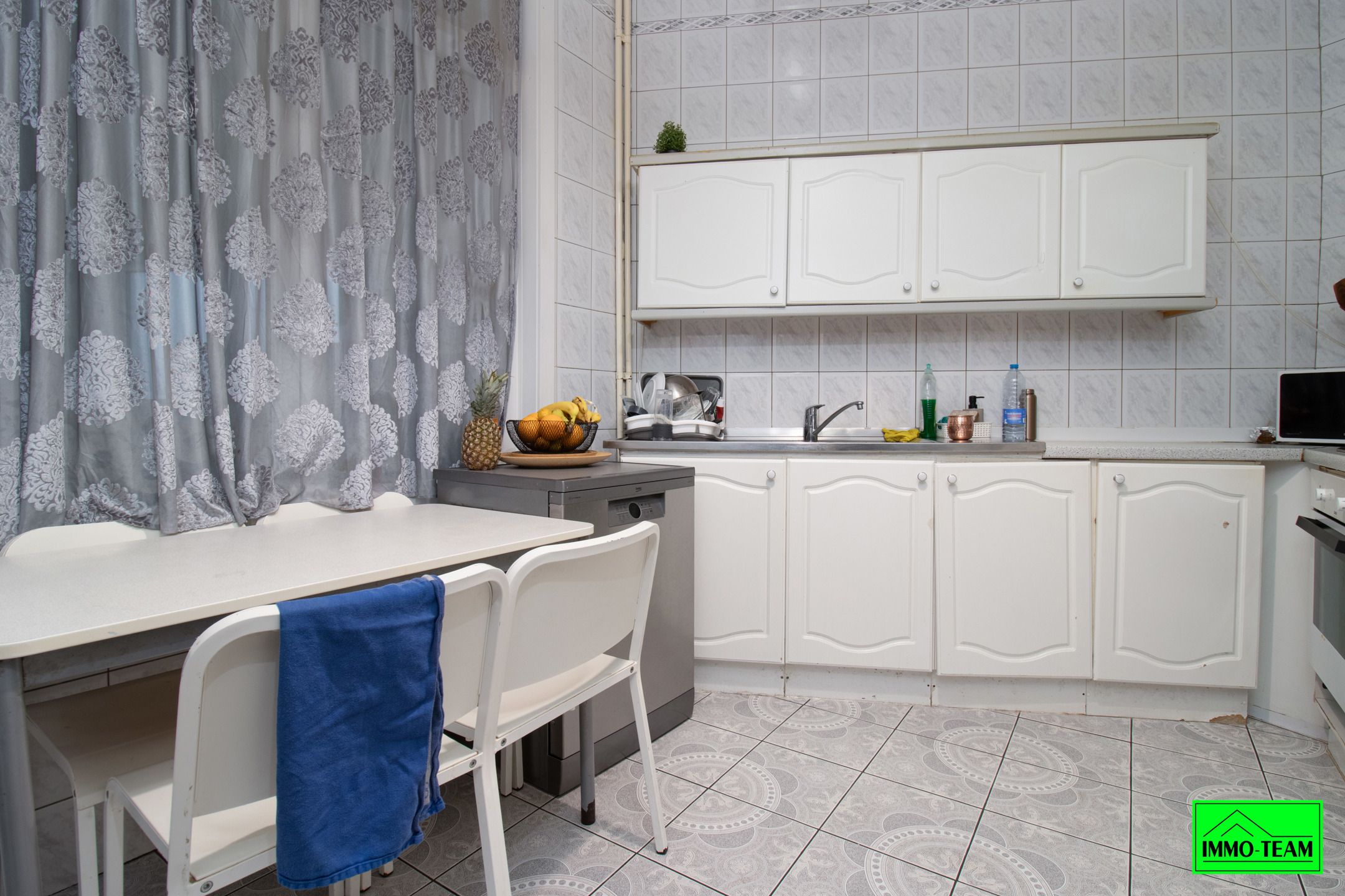 Opbrengsteigendom met handelszaak en 2 duplexappartementen foto 4