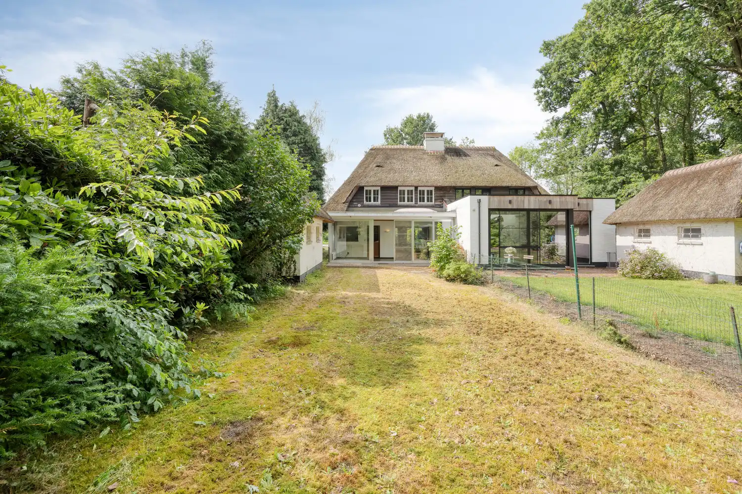 Charmante te renoveren cottagewoning met 3 slaapkamers en garage op 678m2! foto 29