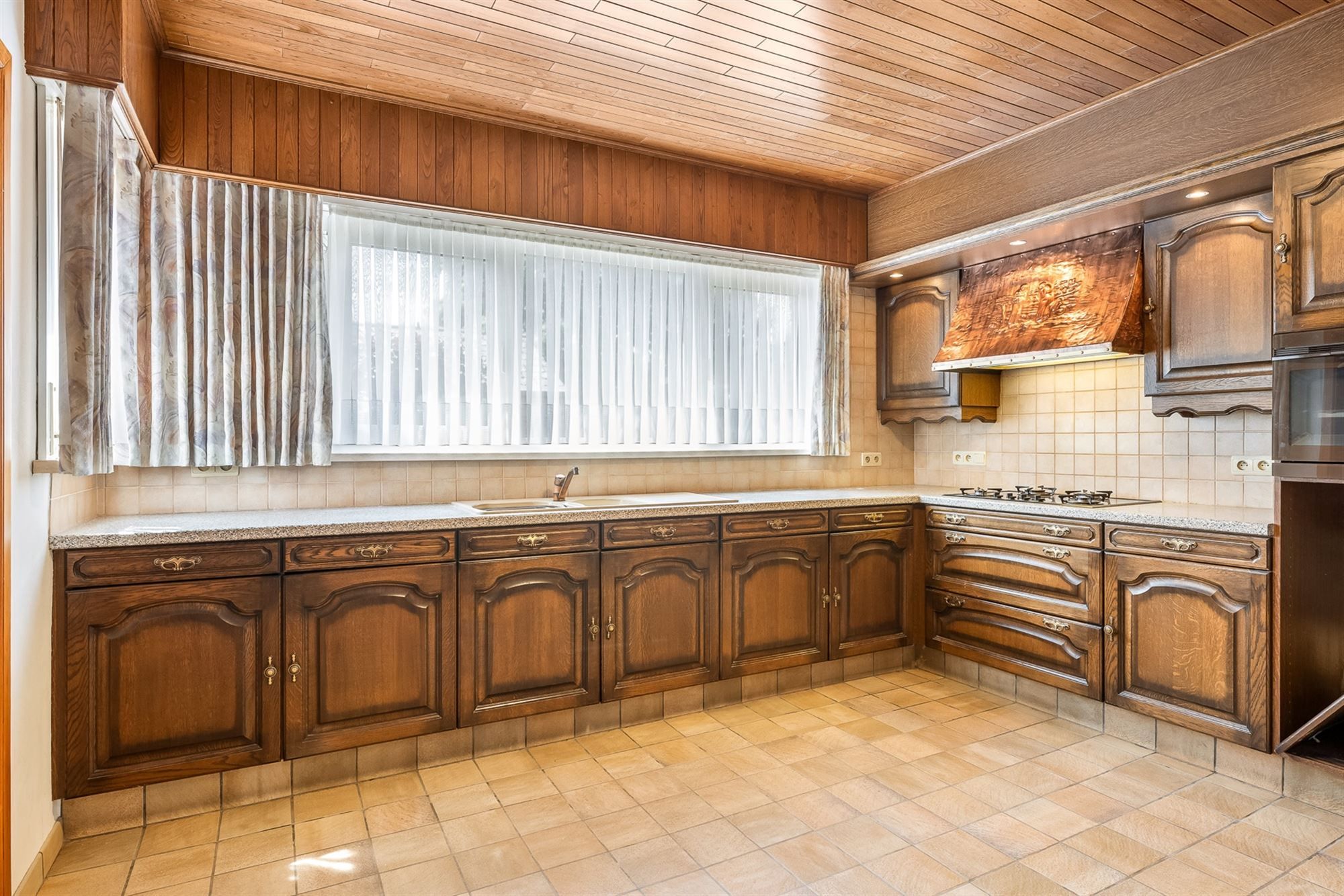 DEELS GERENOVEERDE, PERFECT ONDERHOUDEN WONING OP LEUKE LIGGING foto 9