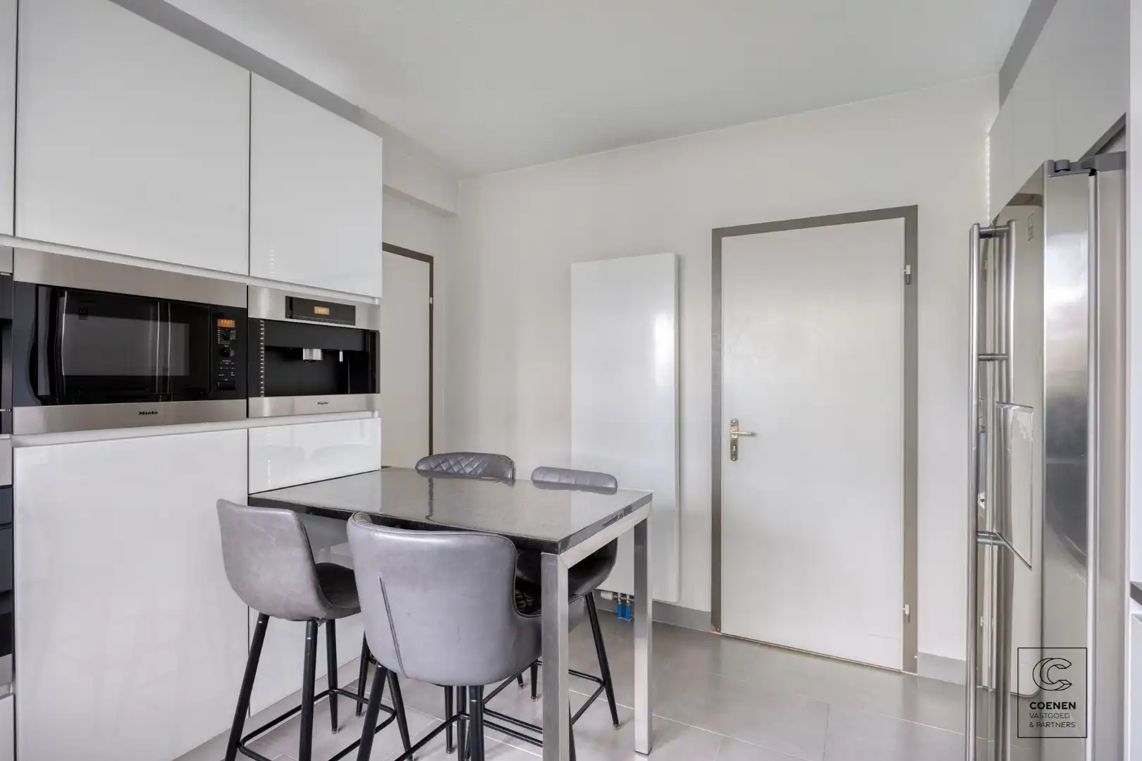 Ruim appartement met 3 slpk en schitterende tuin te Merksem! foto 5