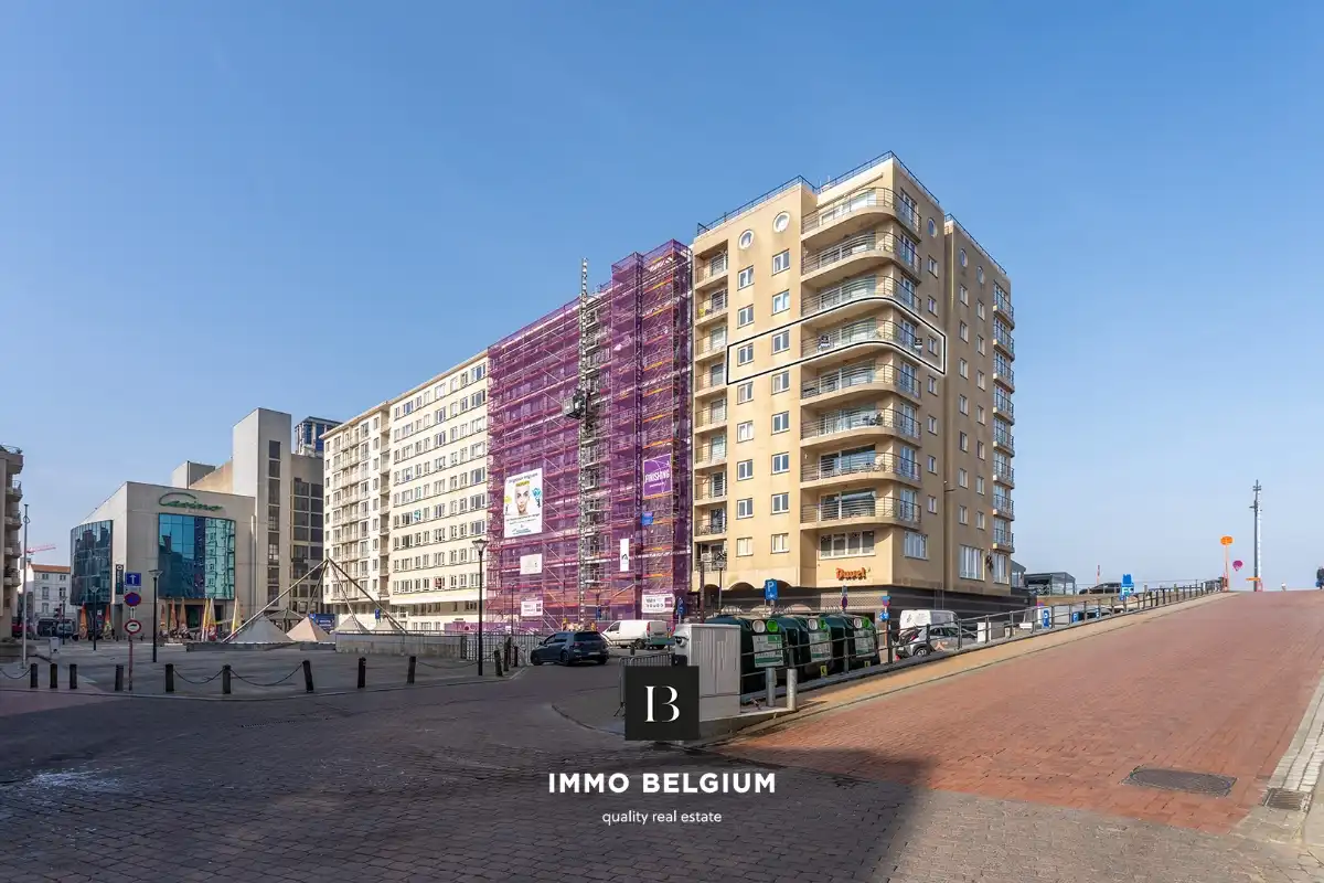 Appartement met ruim zonneterras en zijdelings zeezicht foto {{pictureIndex}}