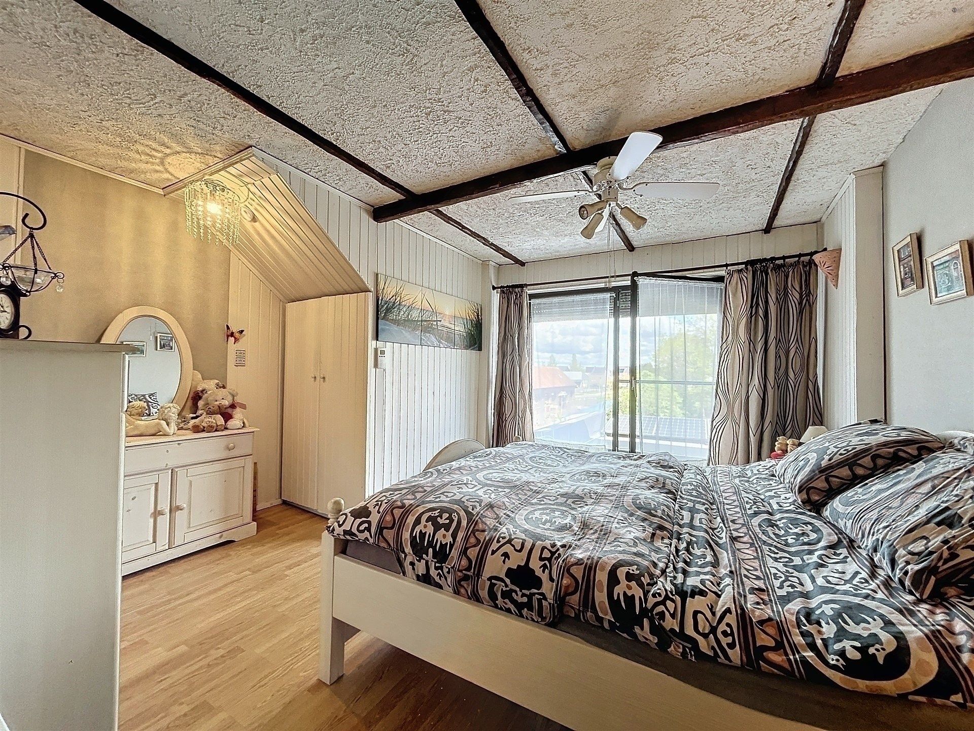 Instapklare energiezuinige woning met 4 slp en garage  foto 11