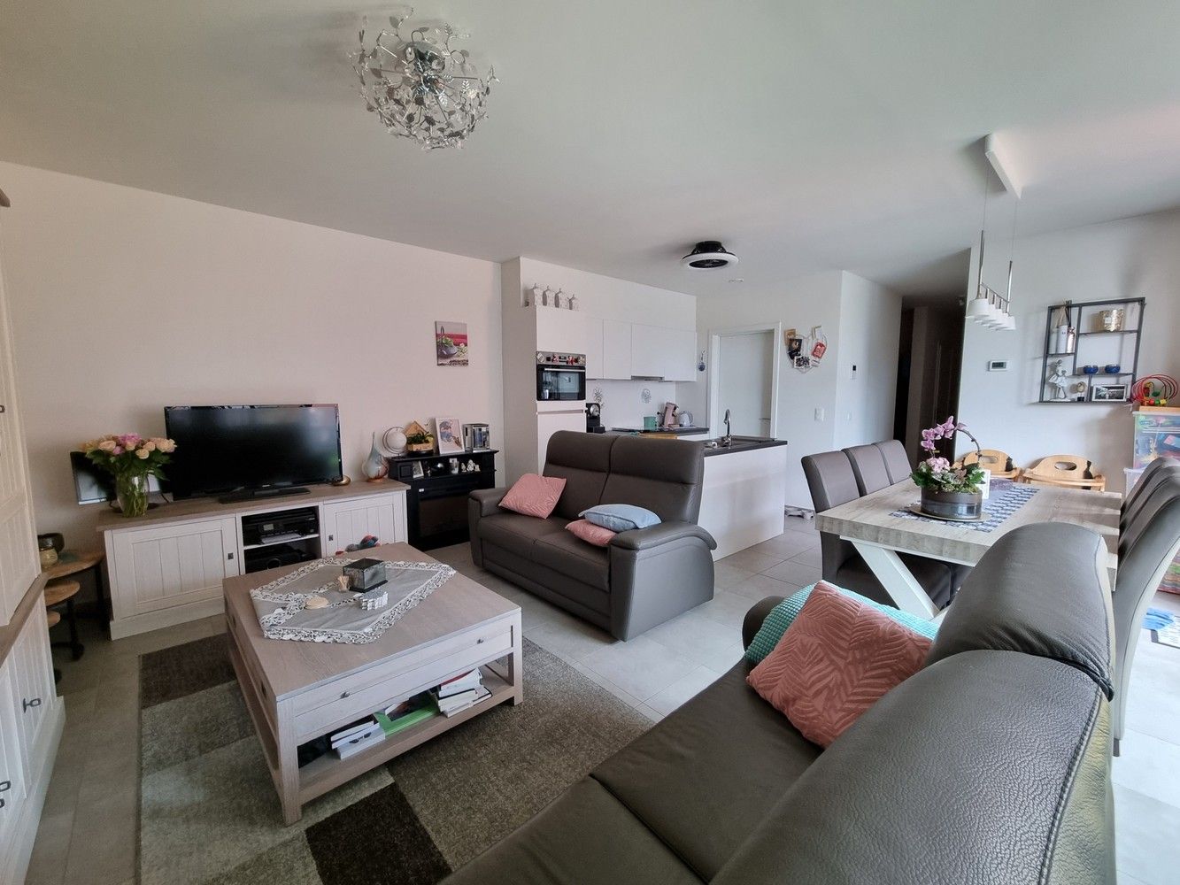 Prachtig energiezuinig appartement (93m² + 21m² terras) incl. autostaanplaats en kelderberging! foto 6