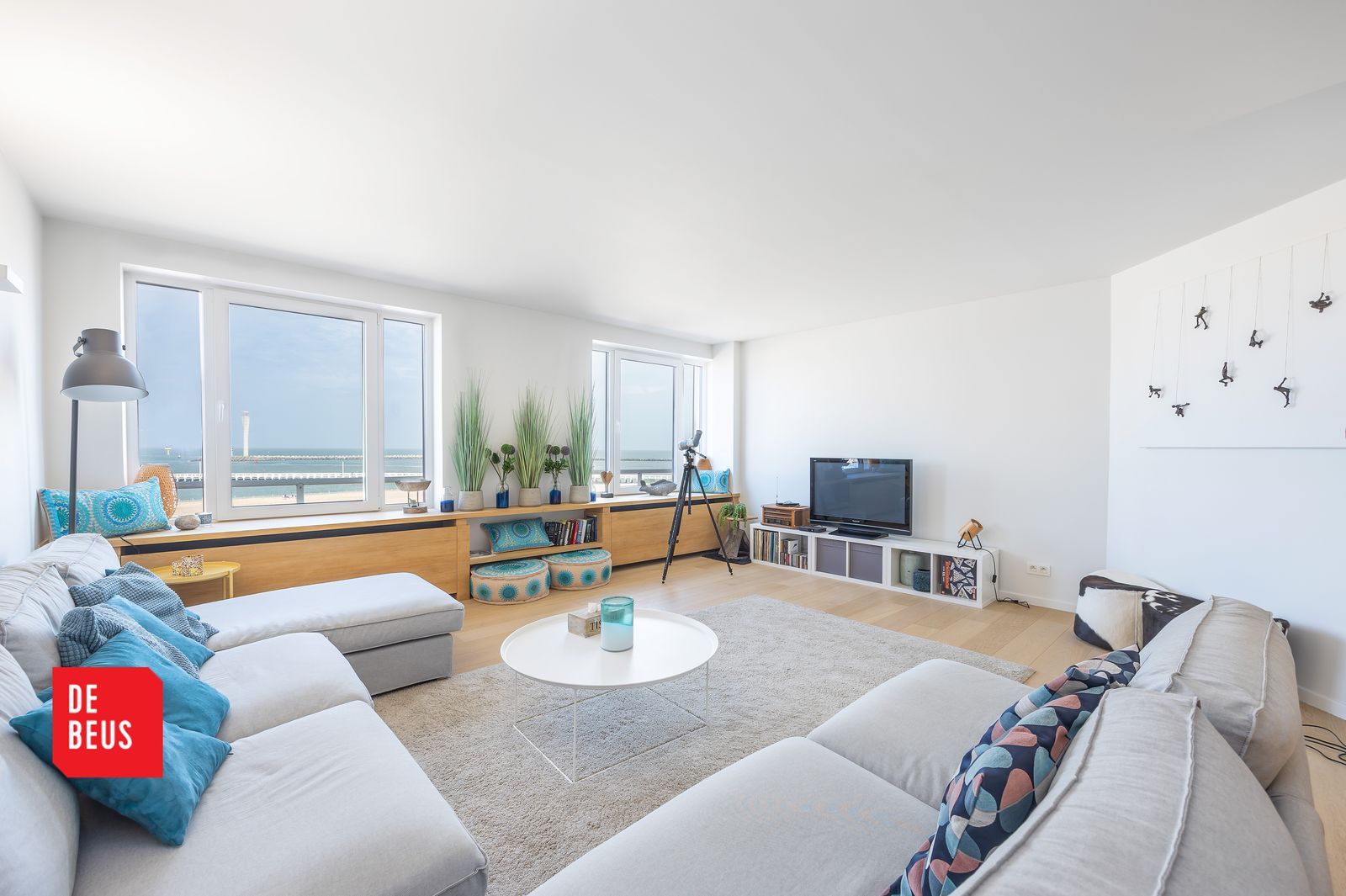 Luxueus én royaal appartement met 2 slpk waar u geniet van frontaal zeezicht foto {{pictureIndex}}