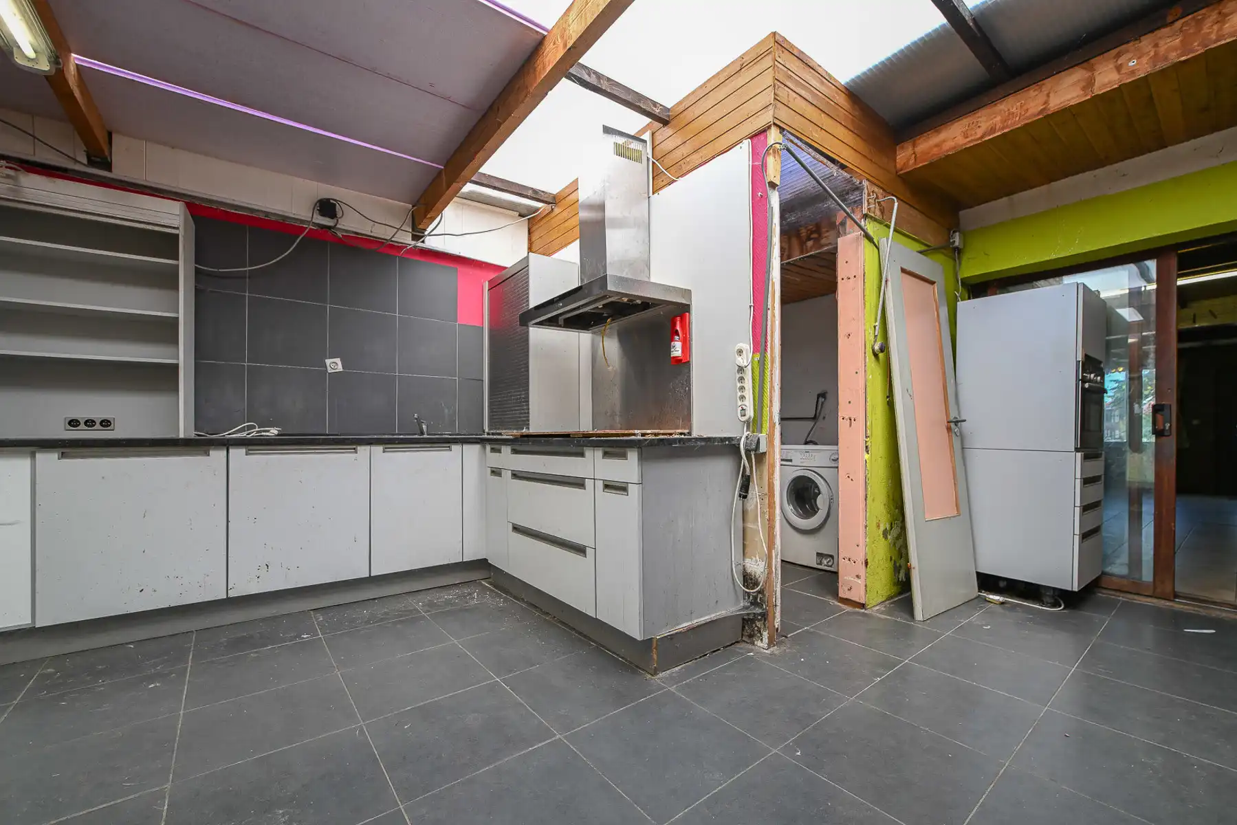 Charmante te renoveren woning met vrij zicht in Ekeren-Donk foto 7