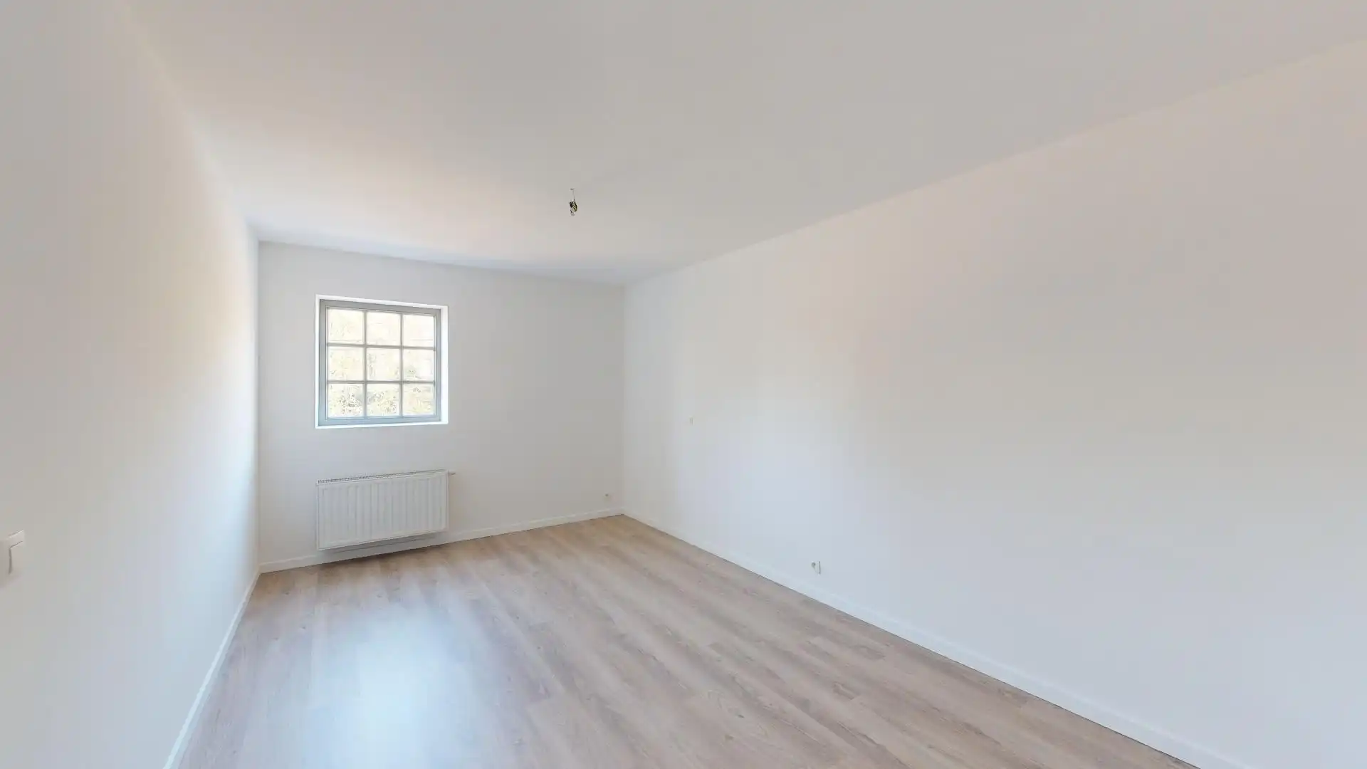 ZEER RUIME KWALITATIEVE WONING MET INPANDIGE GARAGE foto 11