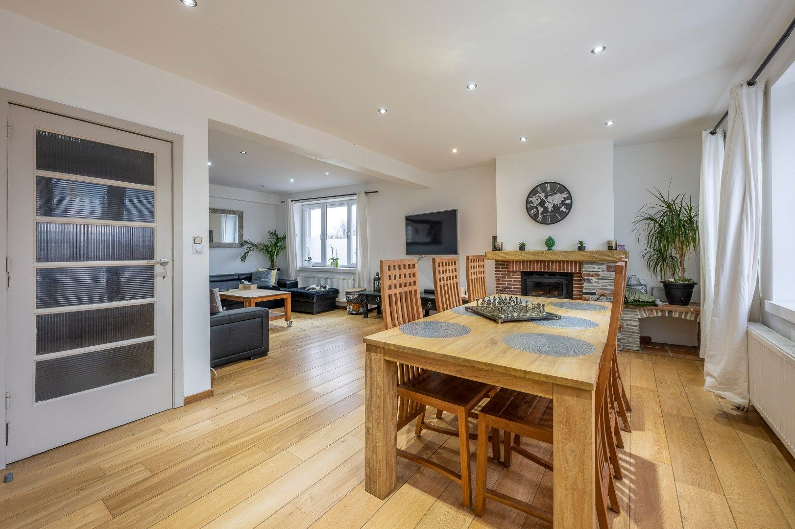 Alleenstaande woning met dubbele atelier! foto {{pictureIndex}}