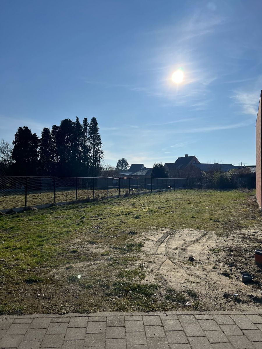 Zonnige bouwgrond voor HOB foto 4