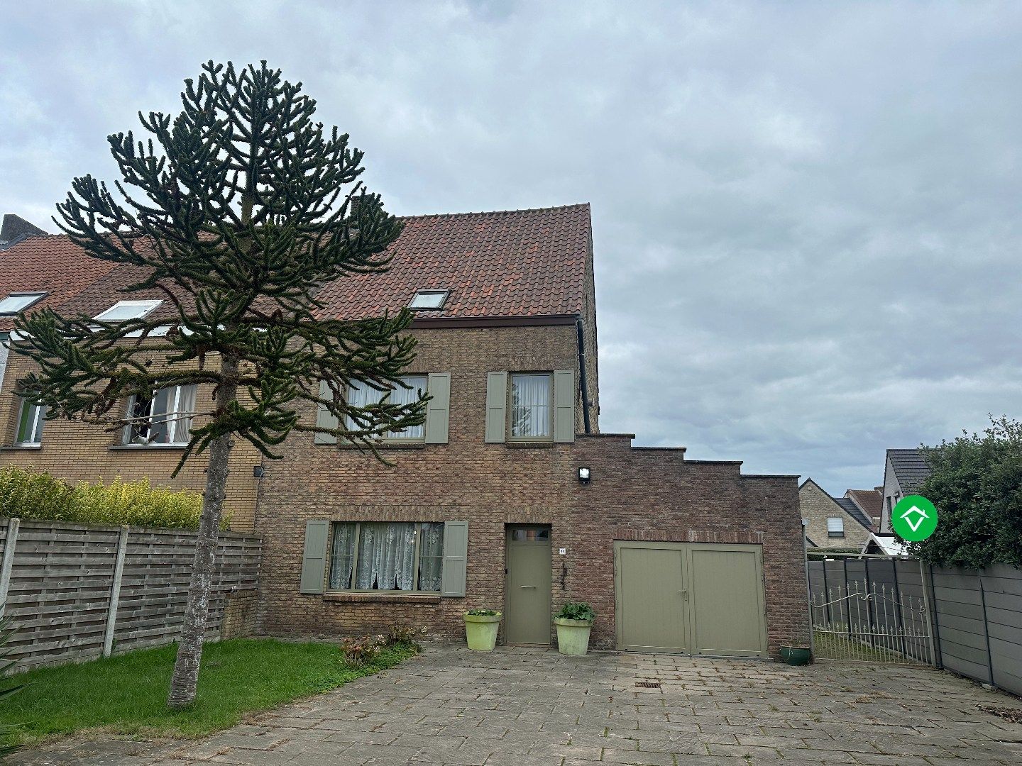 Gezellige en ruime gezinswoning te huur op toplocatie in Gistel, met 3 slaapkamers foto 2