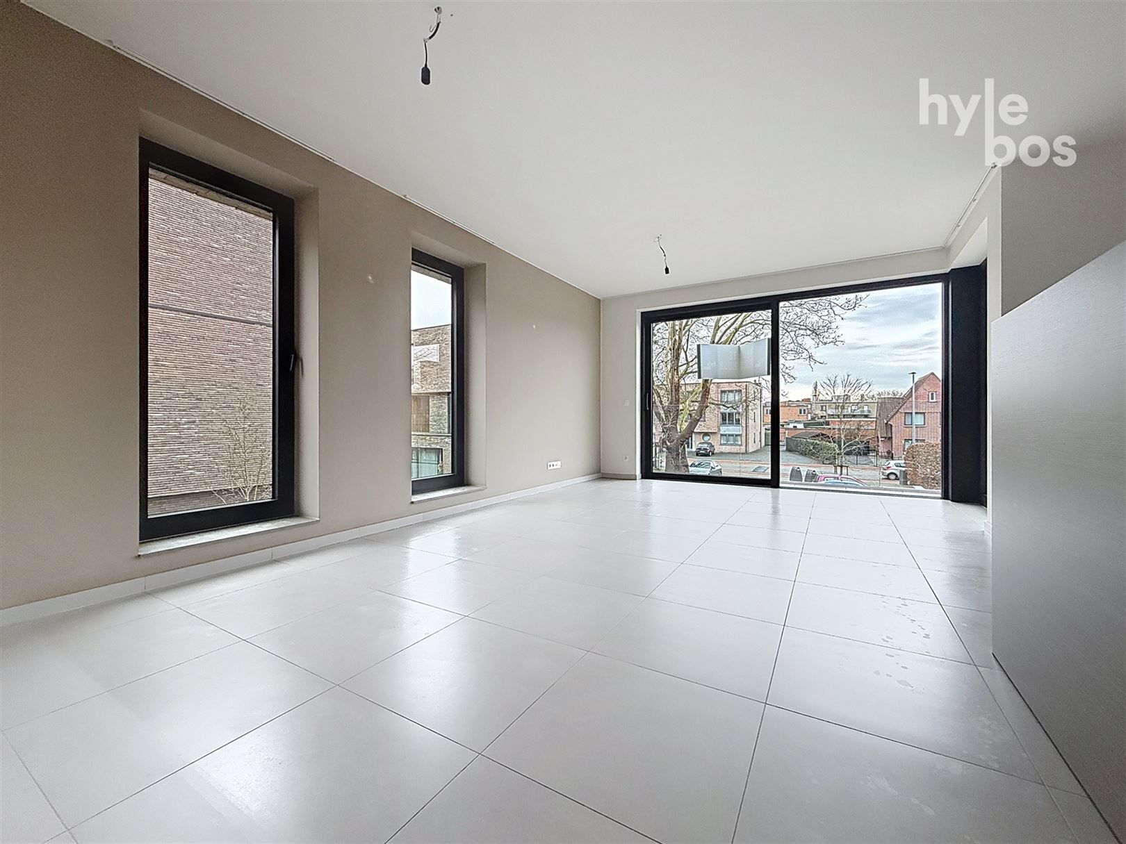 Instapklaar 2 slaapkamer appartement met garage foto 2