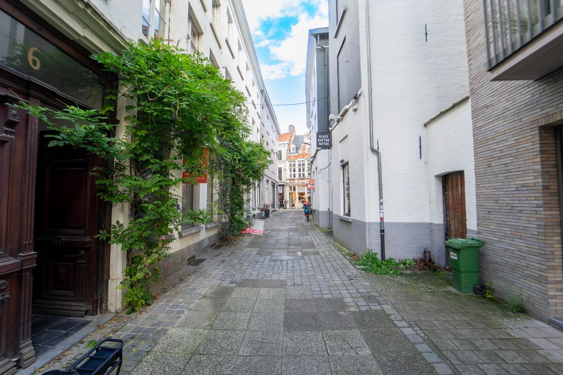 Karaktervolle winkel in de gezellige Bennesteeg foto 2