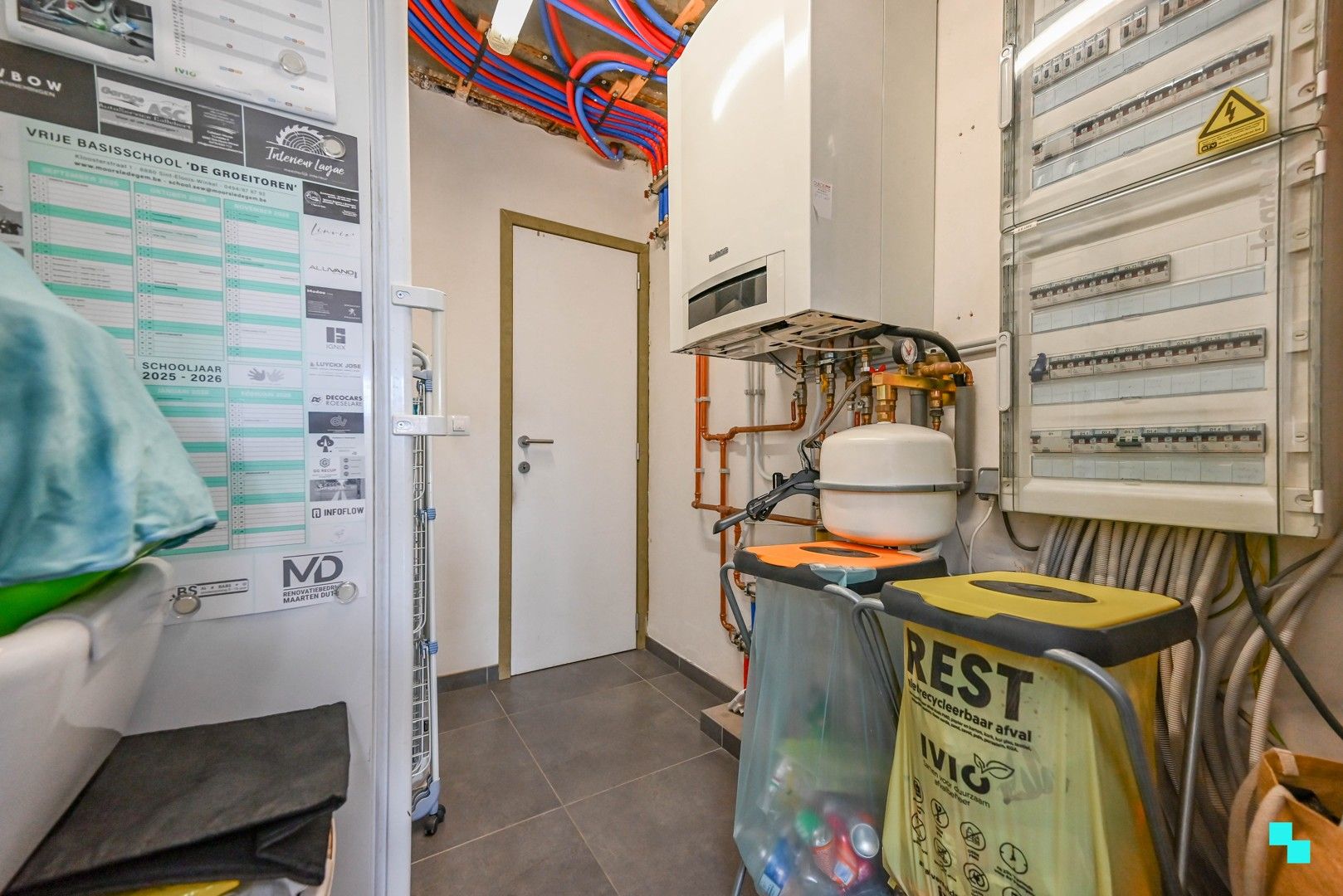 Recent gerenoveerde gezinswoning te Sint-Eloois-Winkel foto 12