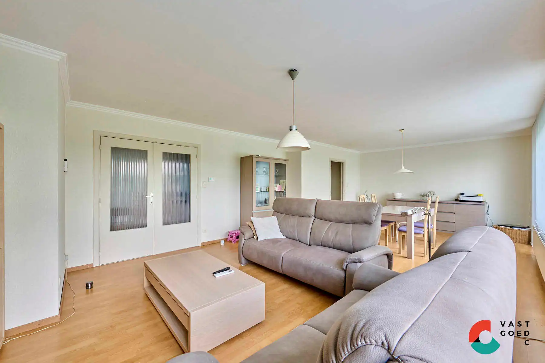 Centraal gelegen appartement met 3 slaapkamers foto 3