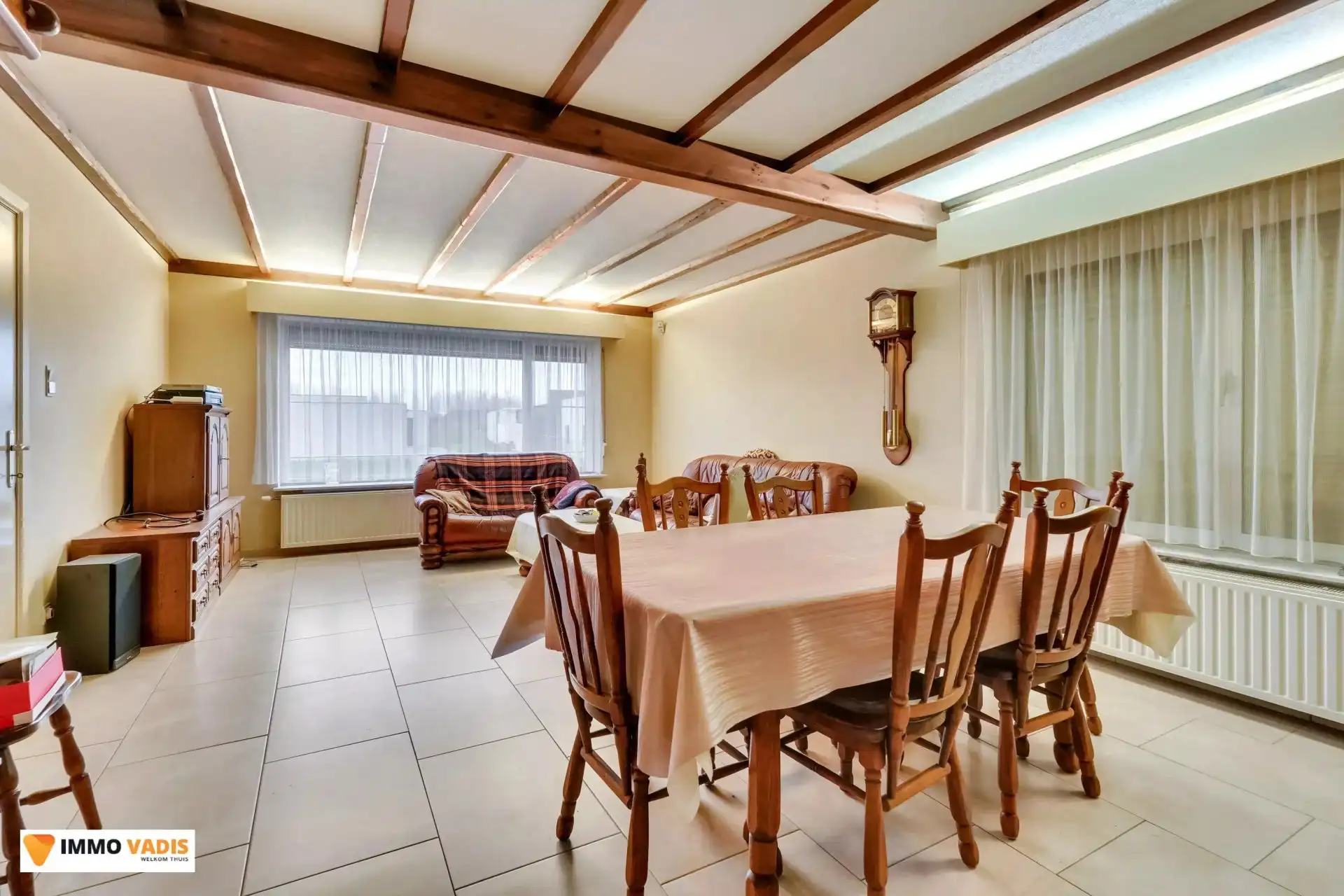 Ruime open bebouwing met 4 slaapkamers in rustige omgeving foto 3