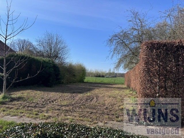 Bouwgrond met vergunde woning foto {{pictureIndex}}