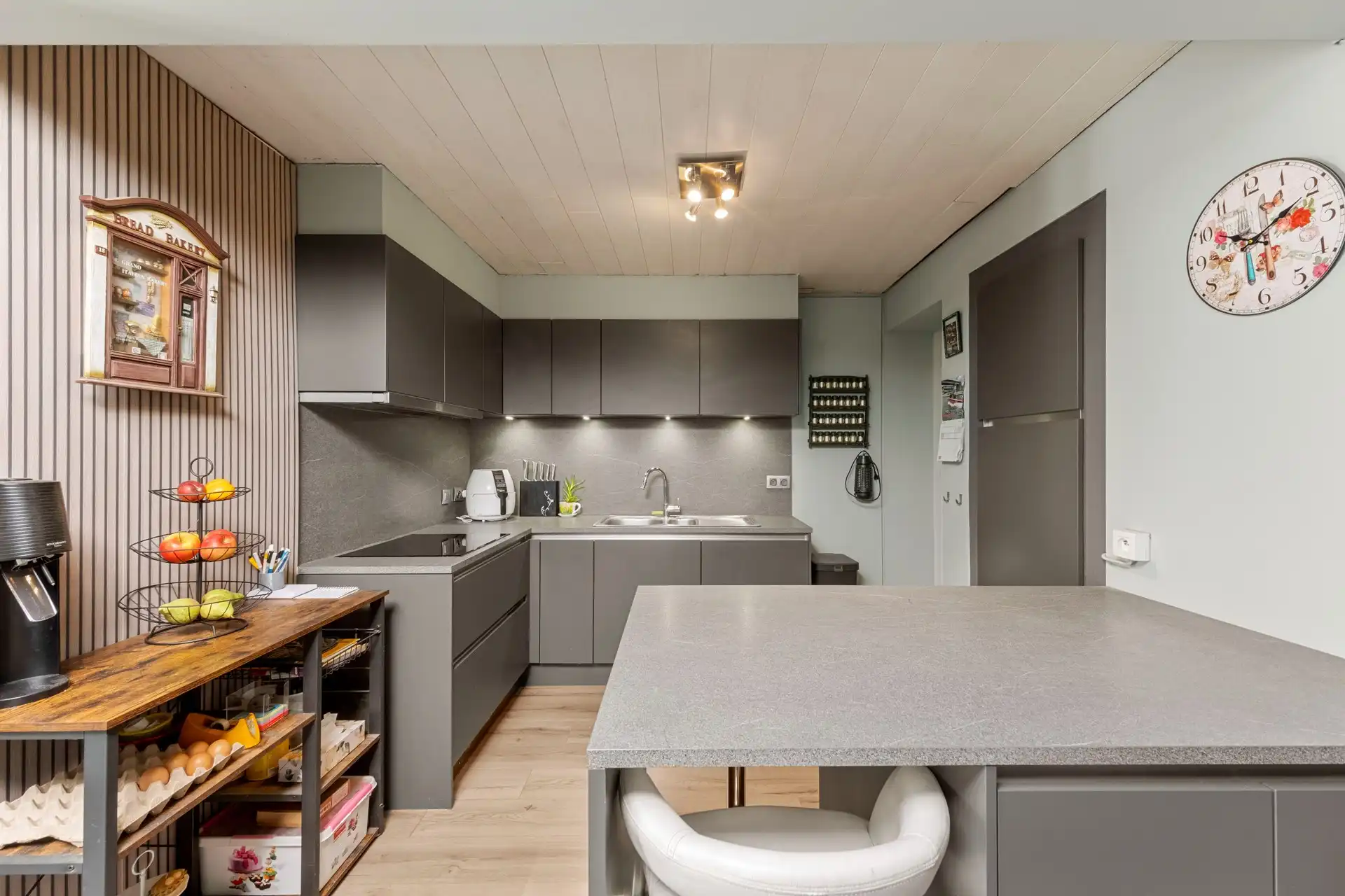 WONING | 3 KAMERS | TUIN | UITWEG MET 2 PARKINGS ACHTERAAN foto 6