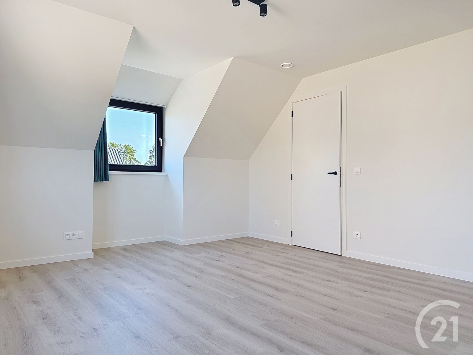 Nieuwbouwwoning te huur in een doodlopende straat !!! foto 10