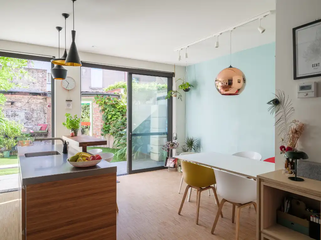 Gentbrugge - Stijlvol gerenoveerde burgerwoning met drie slaapkamers en stadstuin foto 10