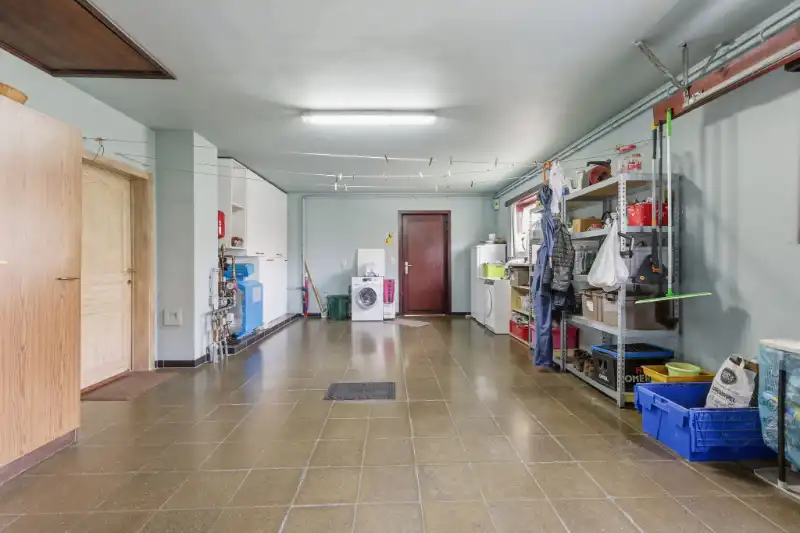 Villa met loods foto 17