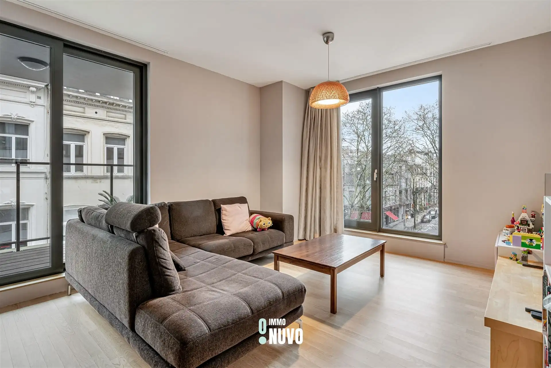 Lichtrijk 2‑slpk appartement in Europese wijk foto 4