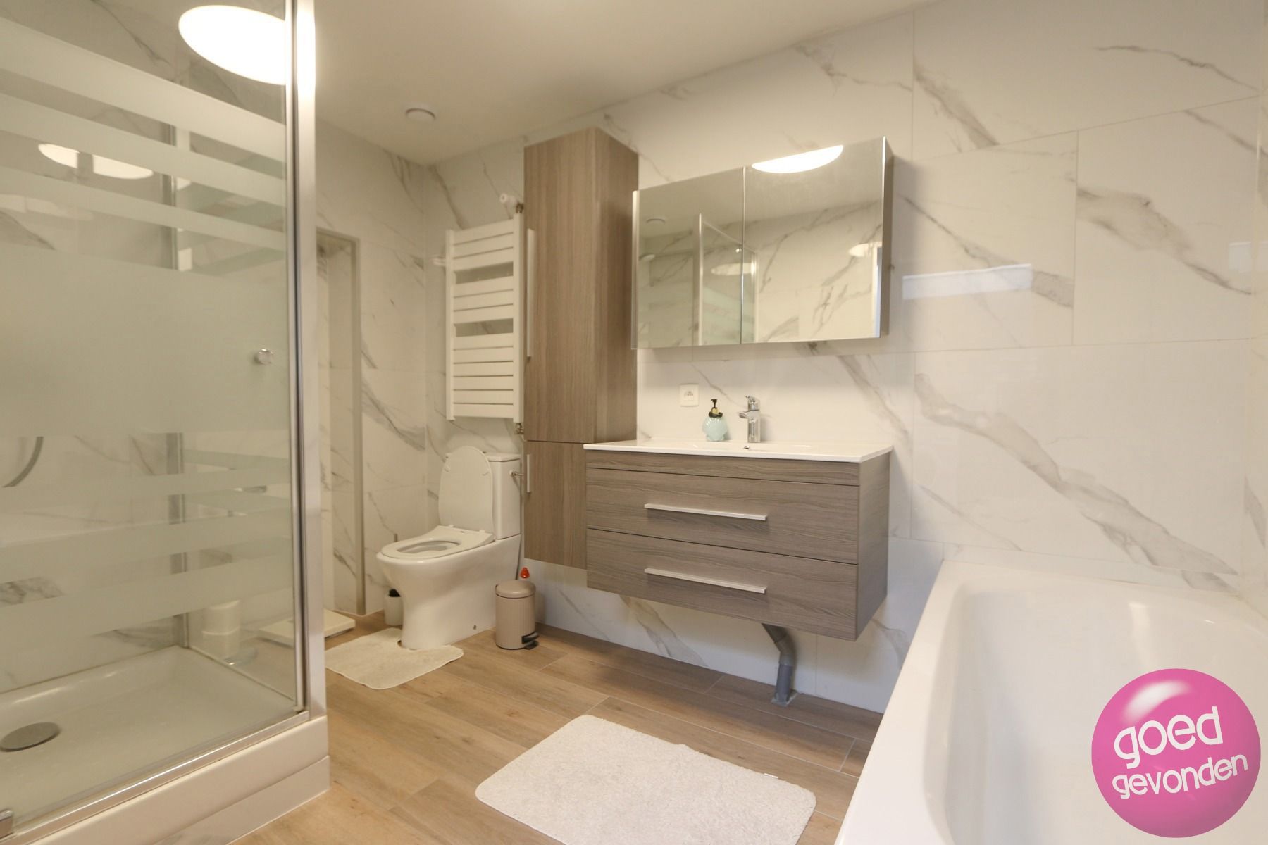 GERENOVEERDE WONING - 2 RUIME SLK - TUIN - TERRAS - CENTRUM foto 13