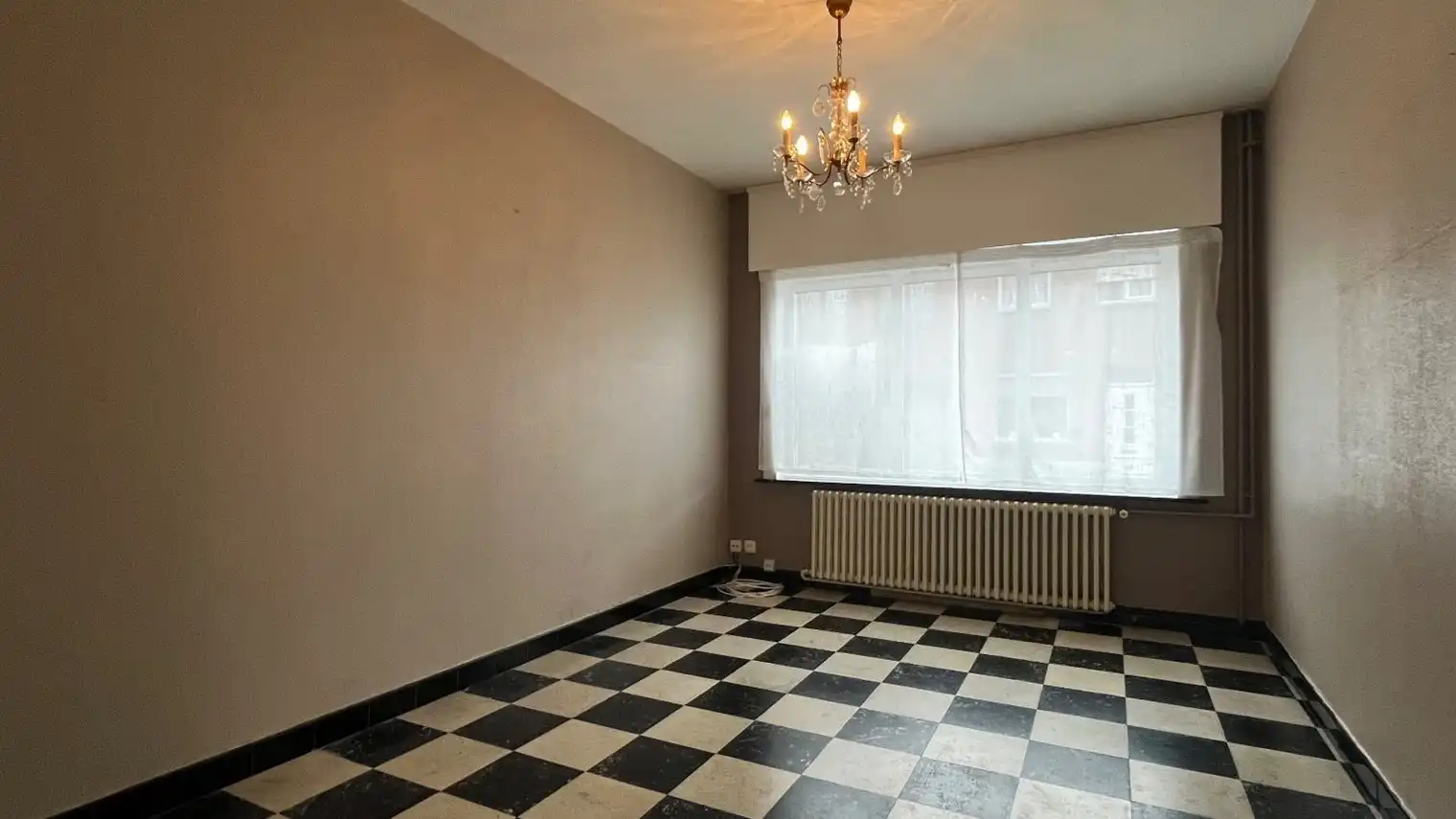 Grote woning met mogelijks vier kamers, garage en ruime tuin foto 7