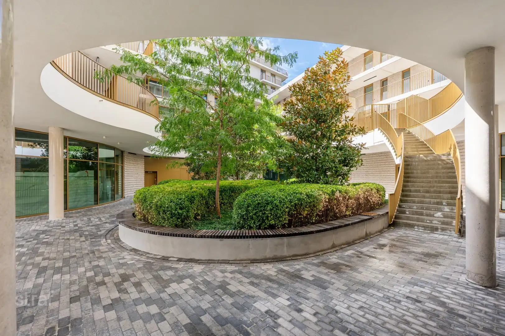 Lichtrijke studio met ruim terras in het Left Complex foto 19