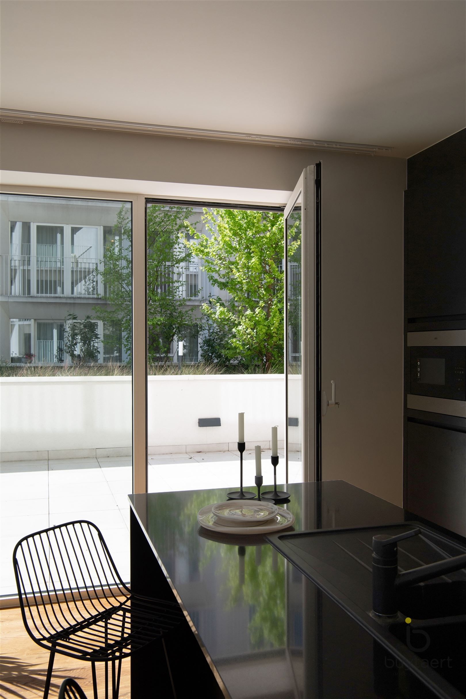 Luxe 3 slpk appartement met een gigantisch terras met zicht op het Kempisch dok. foto 9