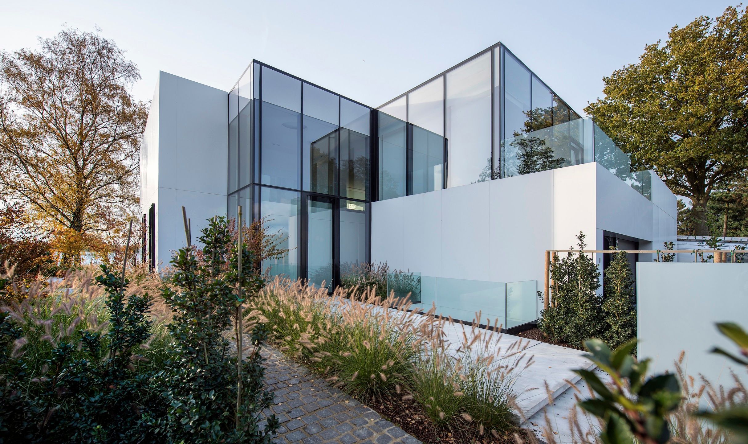MOL - High-end design villa aan exclusief meer foto 8