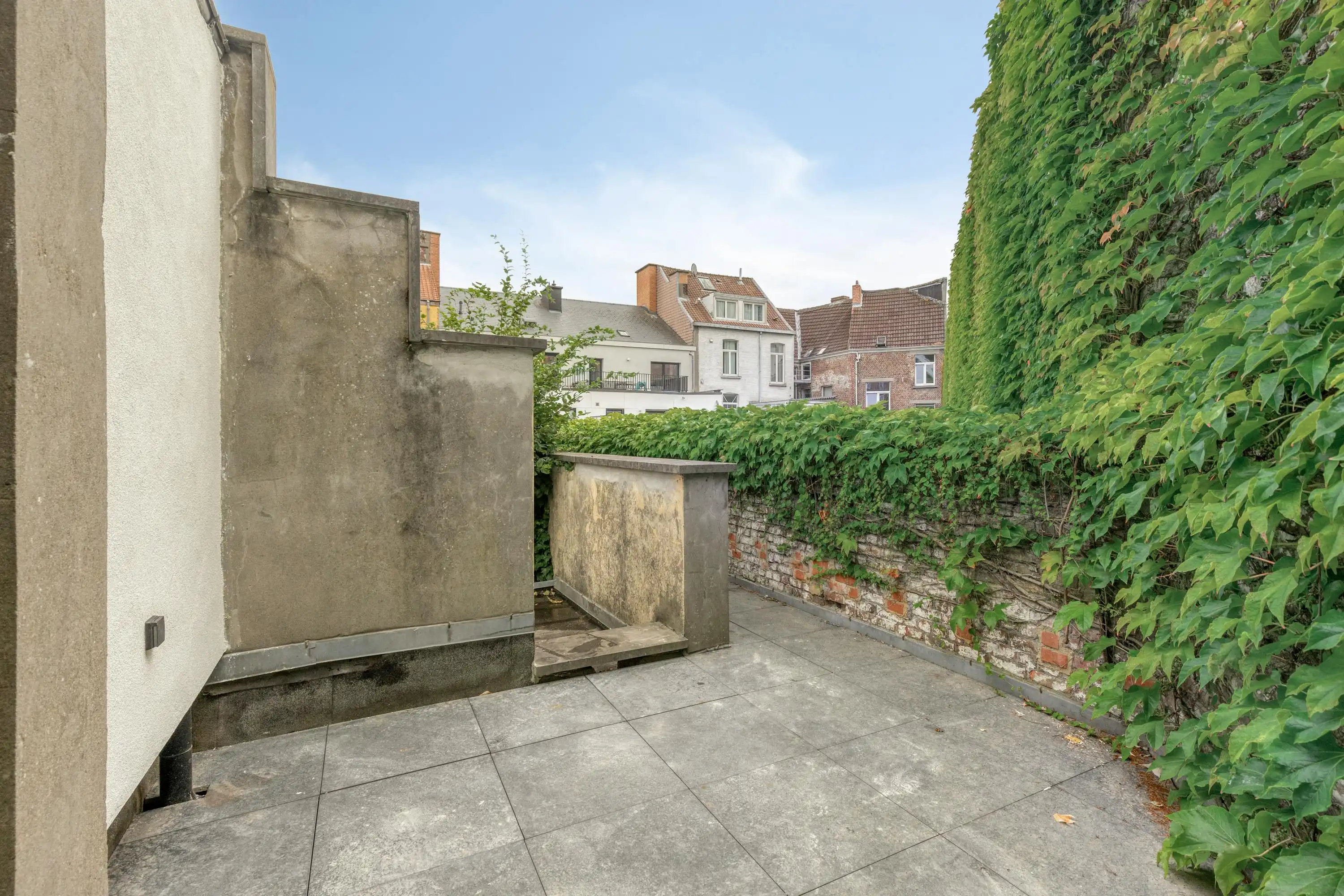 Lichtrijke kantoorloft met terras en zicht op groen in Gent foto 15