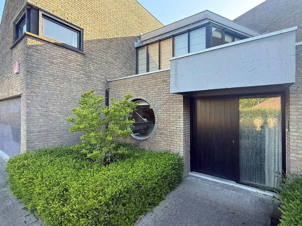Brutalistische woning ‘Haerick’, gebouwd in 1976 naar ontwerp van architecten Xavier De Wulf en Johan De Vos. foto 2