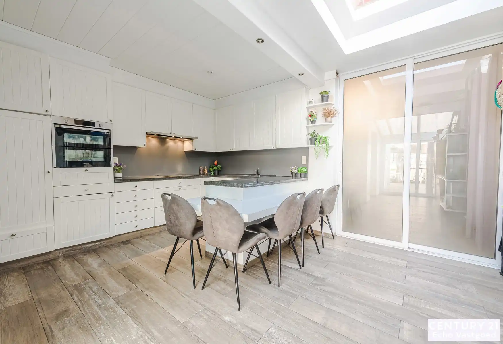 Ruime, gerenoveerde woning met 4 slpk en stadstuin foto 15