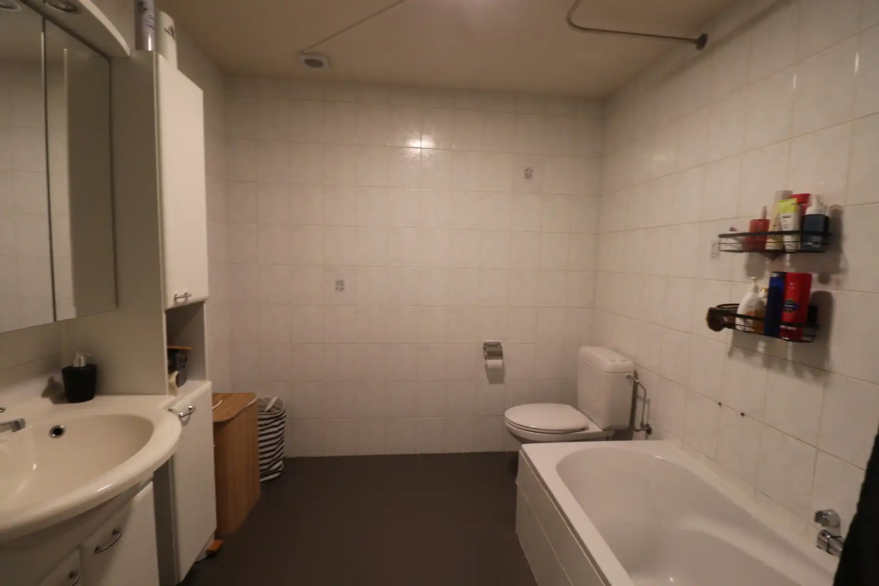 Gelijkvloers appartement met slaapkamer en berging. foto 9