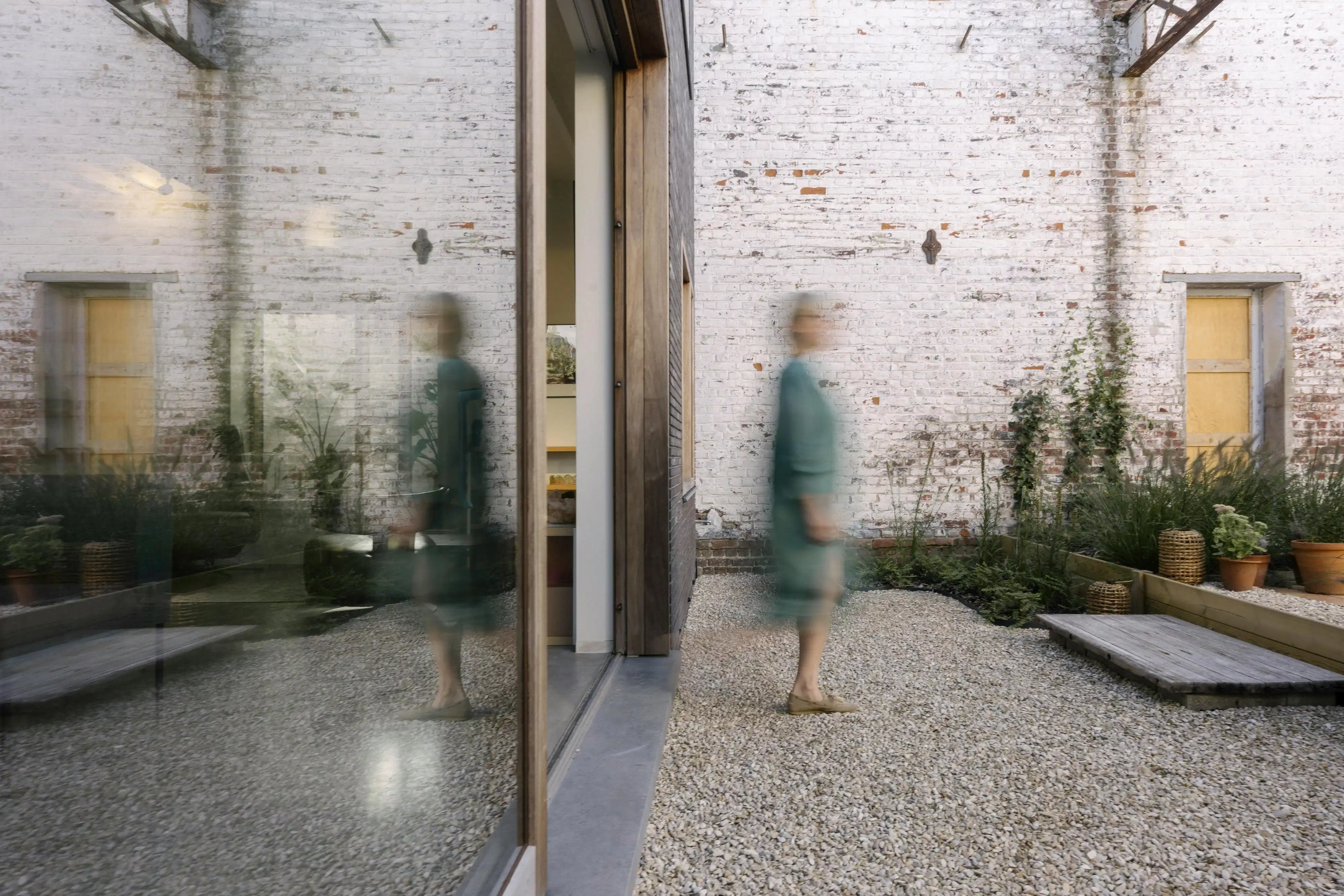 Gerenoveerde woning met authentieke elementen en magazijn foto 8