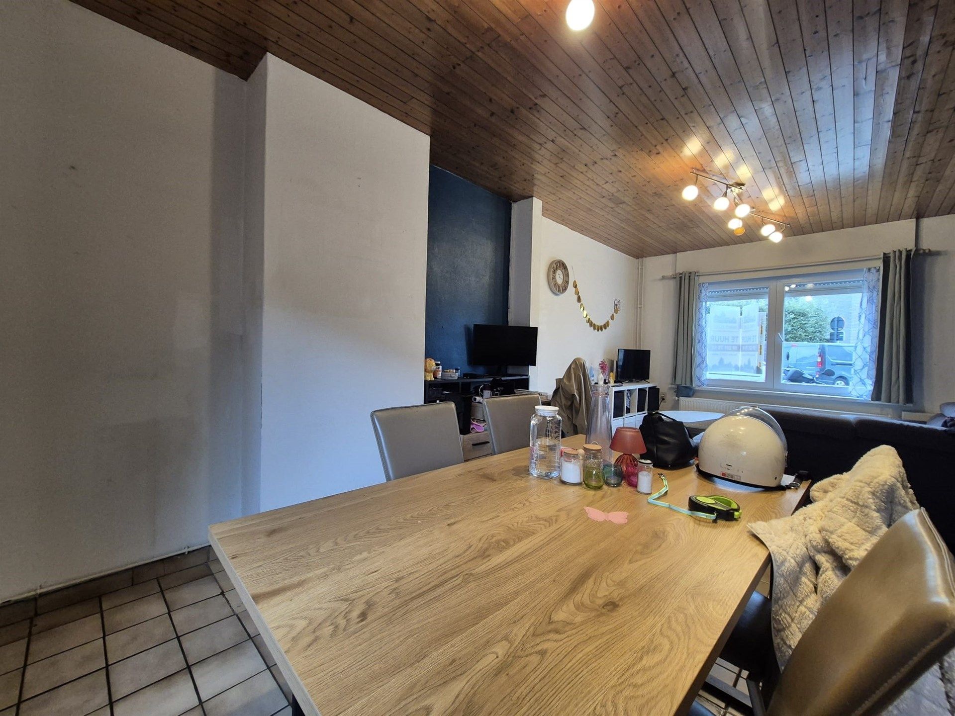 Centraal gelegen 2 slaapkamer woning met koer. foto 7