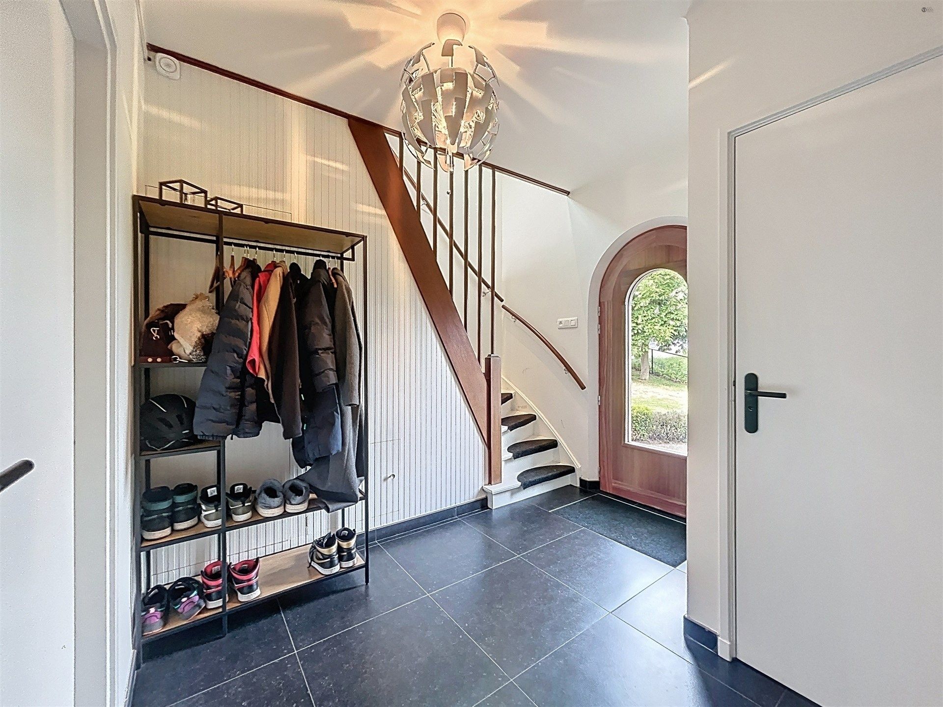 Prachtige villa met 5 slaapkamers, garage en verwarmd zwembad op perceel van 5864 m². foto 11