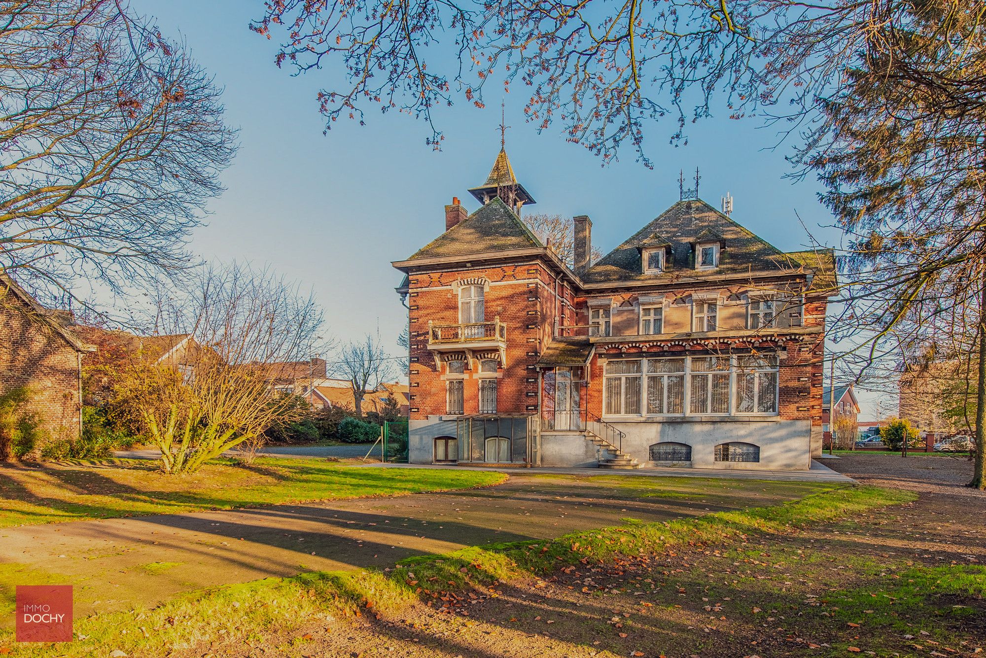 Hoofdfoto van de publicatie: Karaktervol en centraal gelegen villa-herenhuis met unieke uitstraling