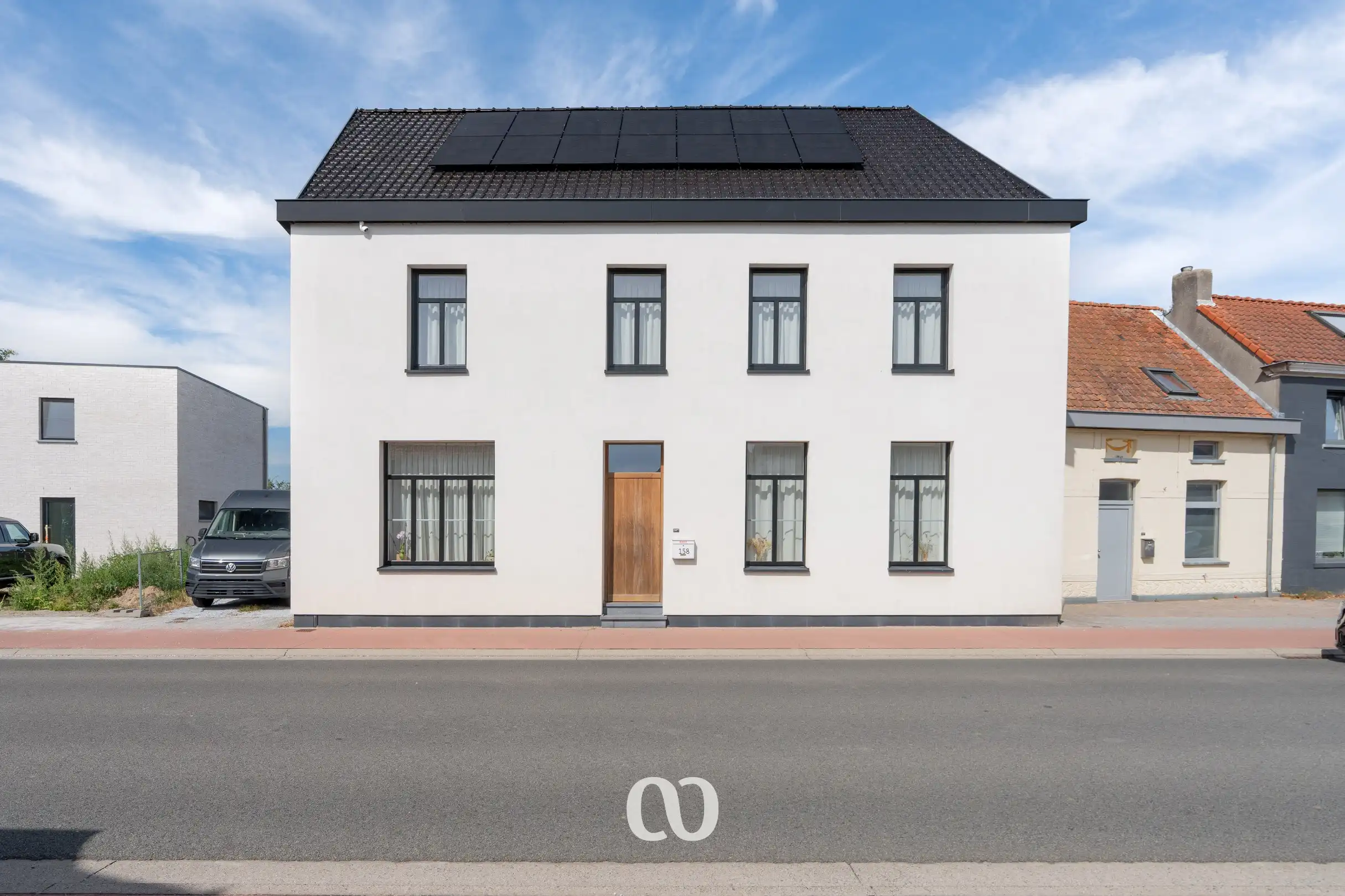 Prachtig gerenoveerde gezinswoning met 4 slaapkamers in Kruisem foto {{pictureIndex}}