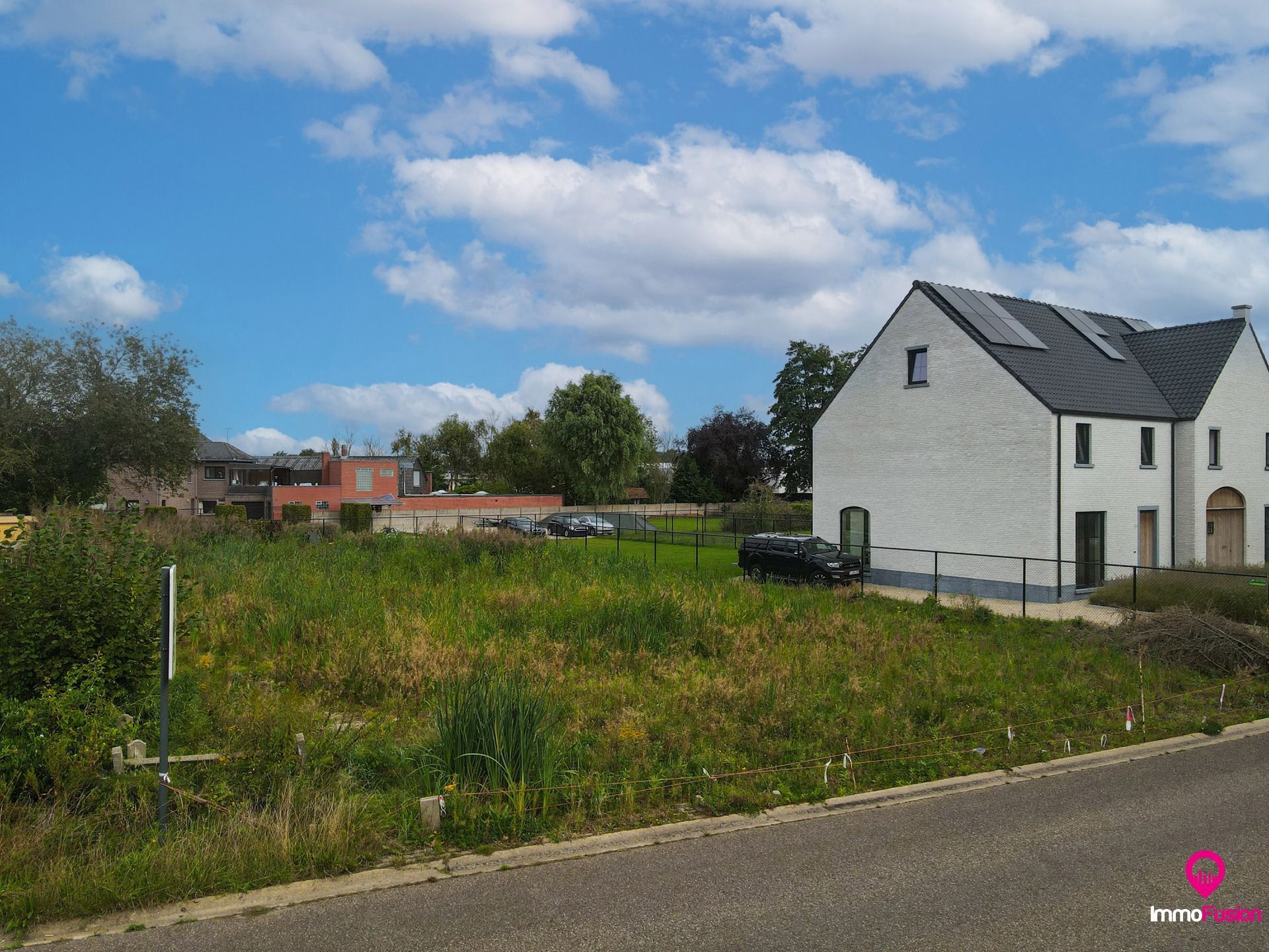 Bouwgrond voor open bebouwing met straatbreedte van 22,50m!! foto {{pictureIndex}}