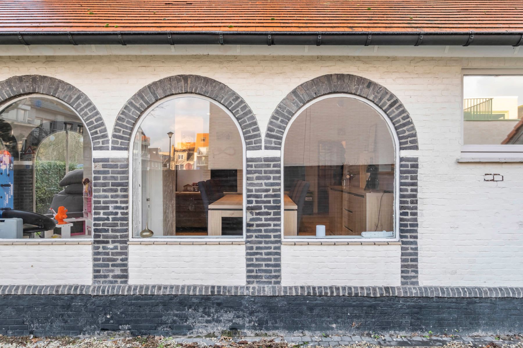 Zeer charmante halfopen woning vlakbij de duinen te Bredene. foto 3
