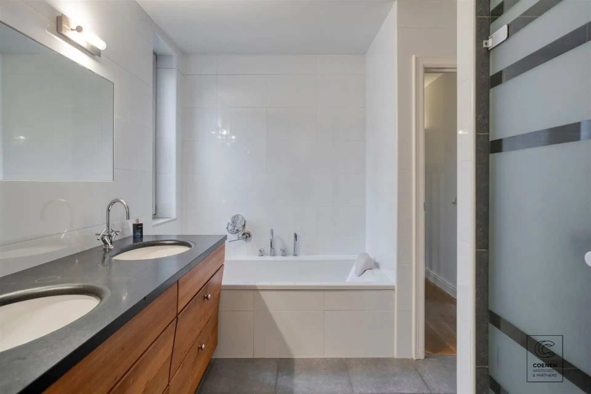 Prachtige woning met bew. opp. van 302 m² met tuin en zwembad  foto 17