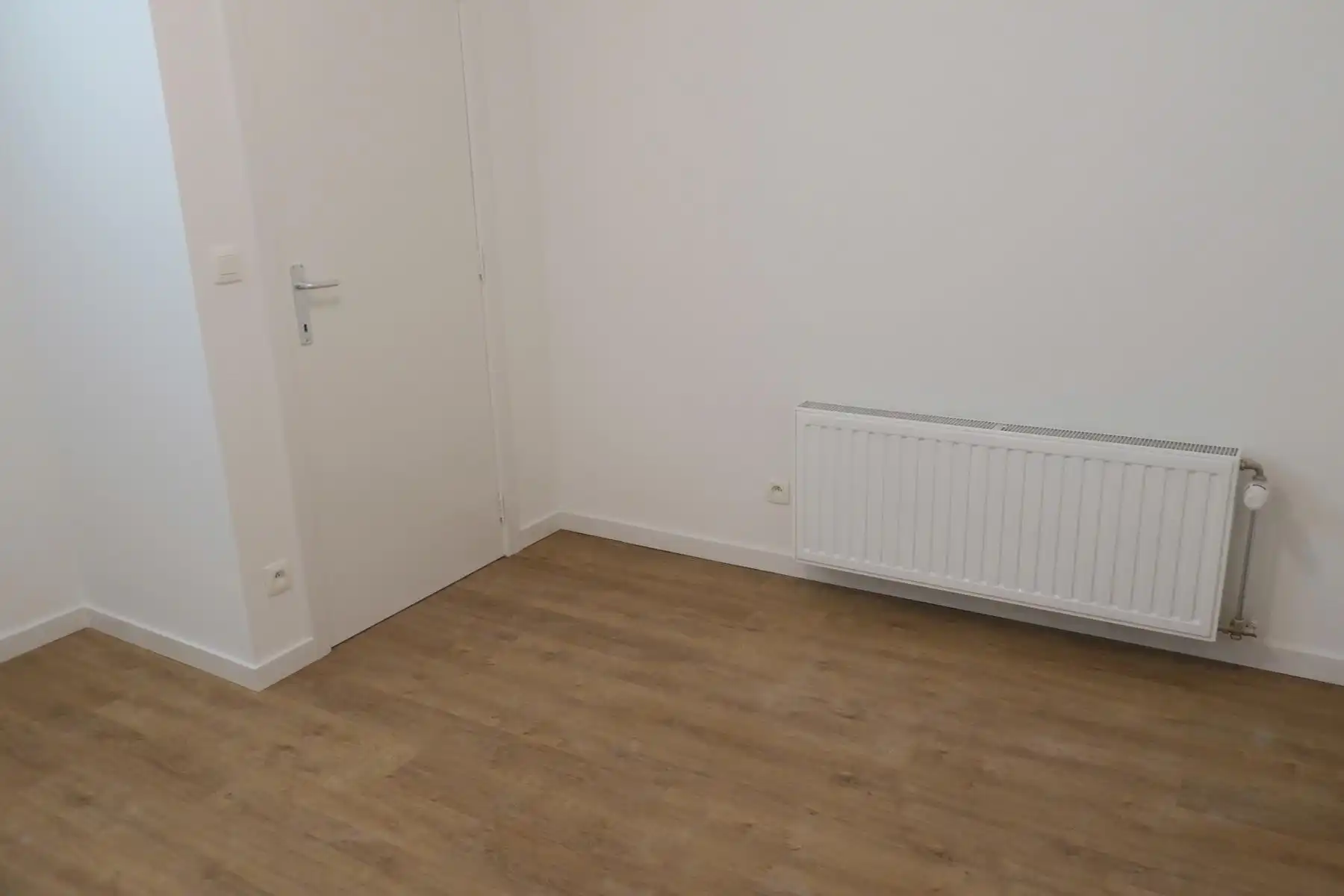 Gelijkvloers, 2-slpk appartement met garage nabij station foto 11