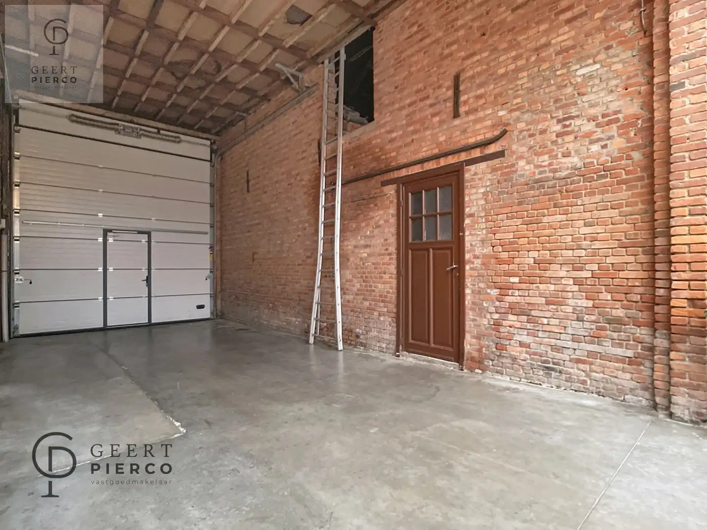 Karaktervolle hoeve met loods op een perceel van 16a76ca. foto 32