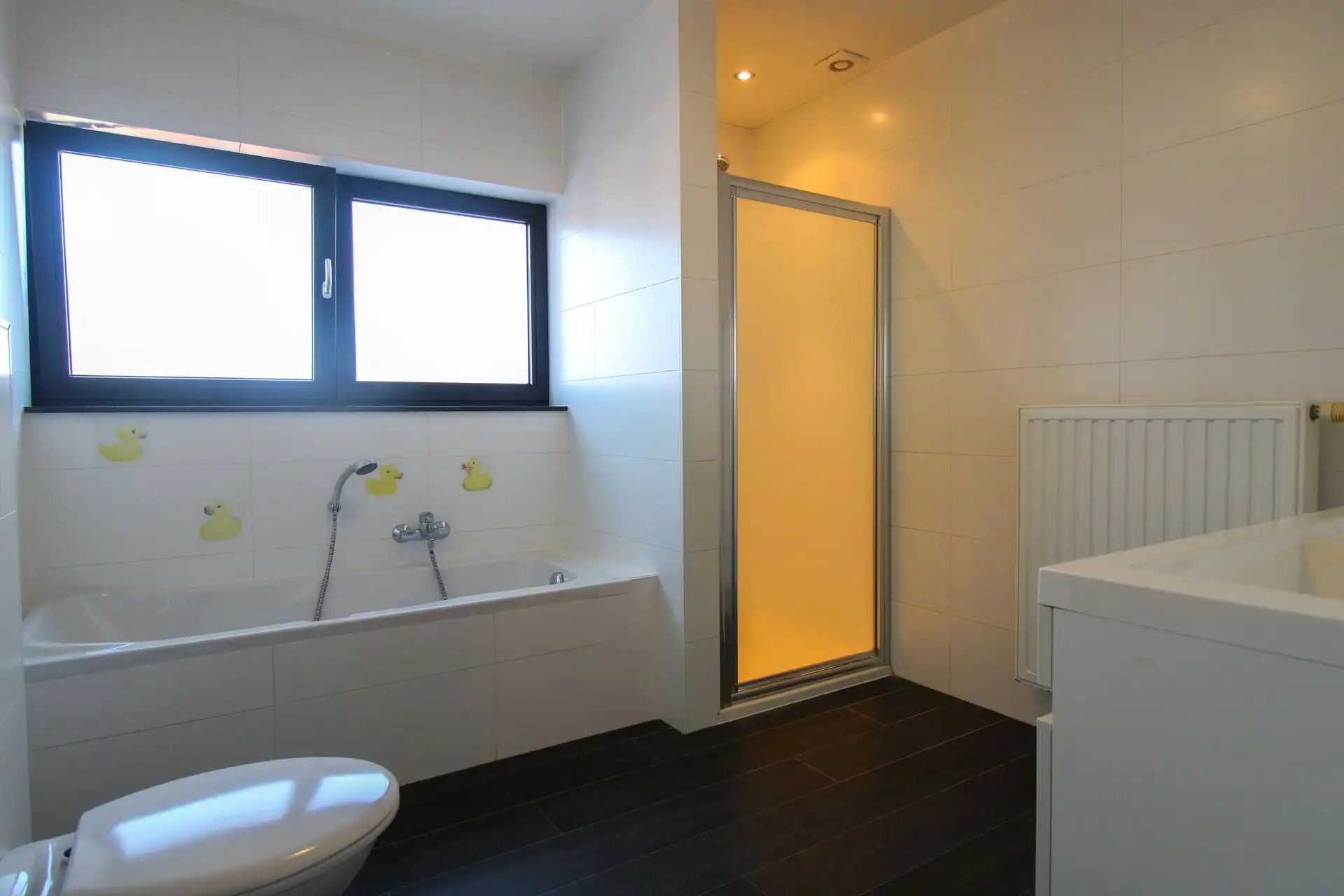 Instapklare gezinswoning met 3 slaapkamers, carport en onderhoudsvriendelijke tuin in het hart van Uikhoven! foto 13