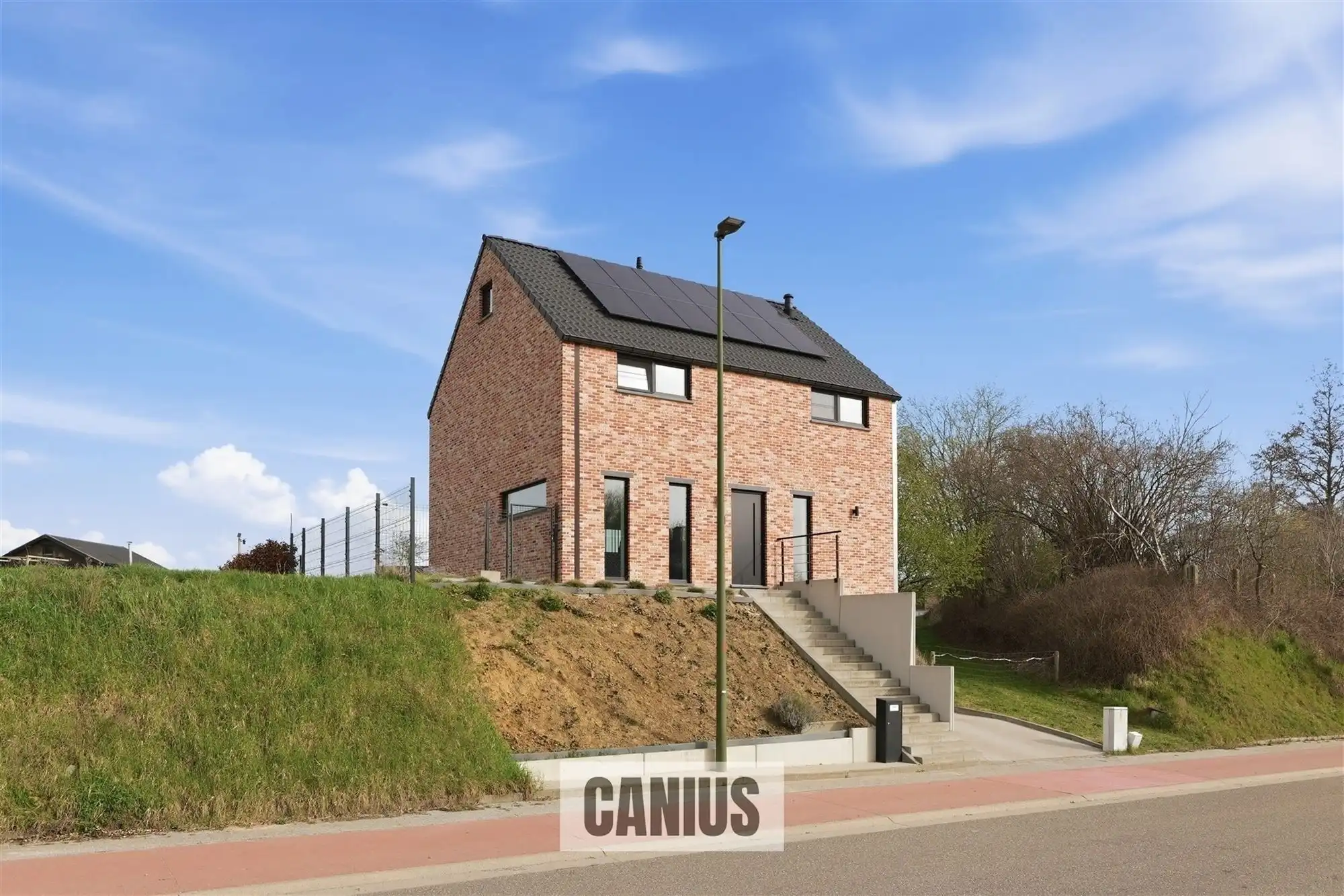 STIJLVOLLE HALFOPEN BEBOUWING MET DRIE SLAAPKAMERS EN LIFT foto 32