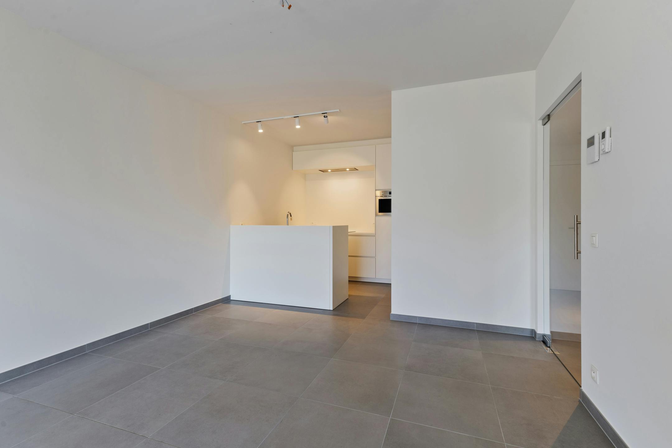 Instapklaar appartement te Roeselare onder registratierechten! foto 6
