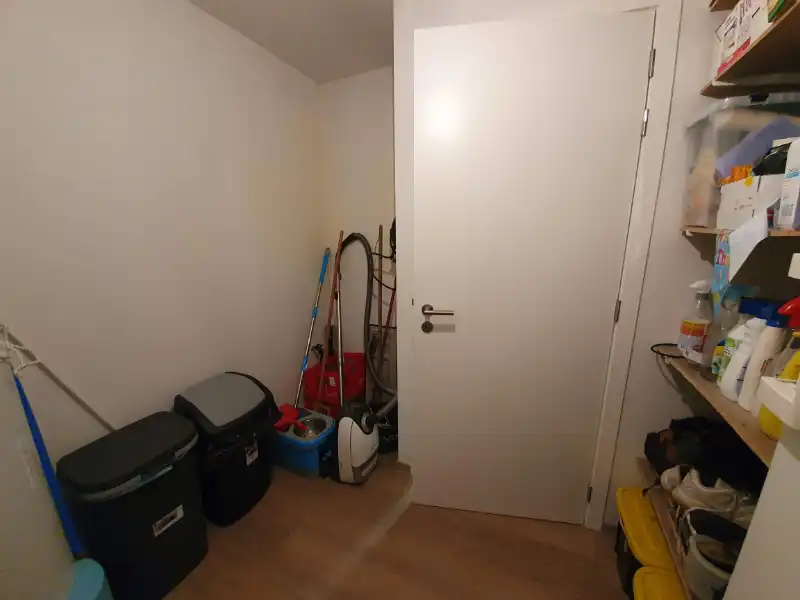 Volledig gerenoveerd 2-slaapkamerappartement met lift foto 14