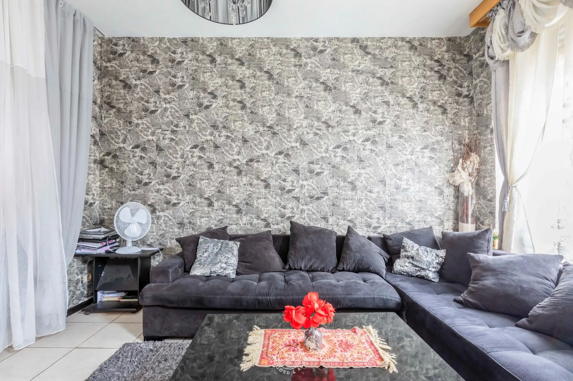 Ideaal gelegen woning nabij winkels en invalswegen foto 3