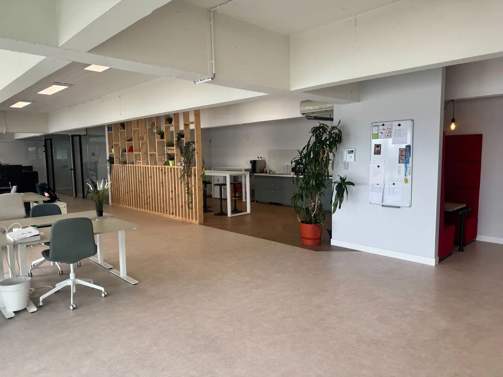 Kantoor voor 6-8 personen te Huur in Noord Antwerpen foto 3