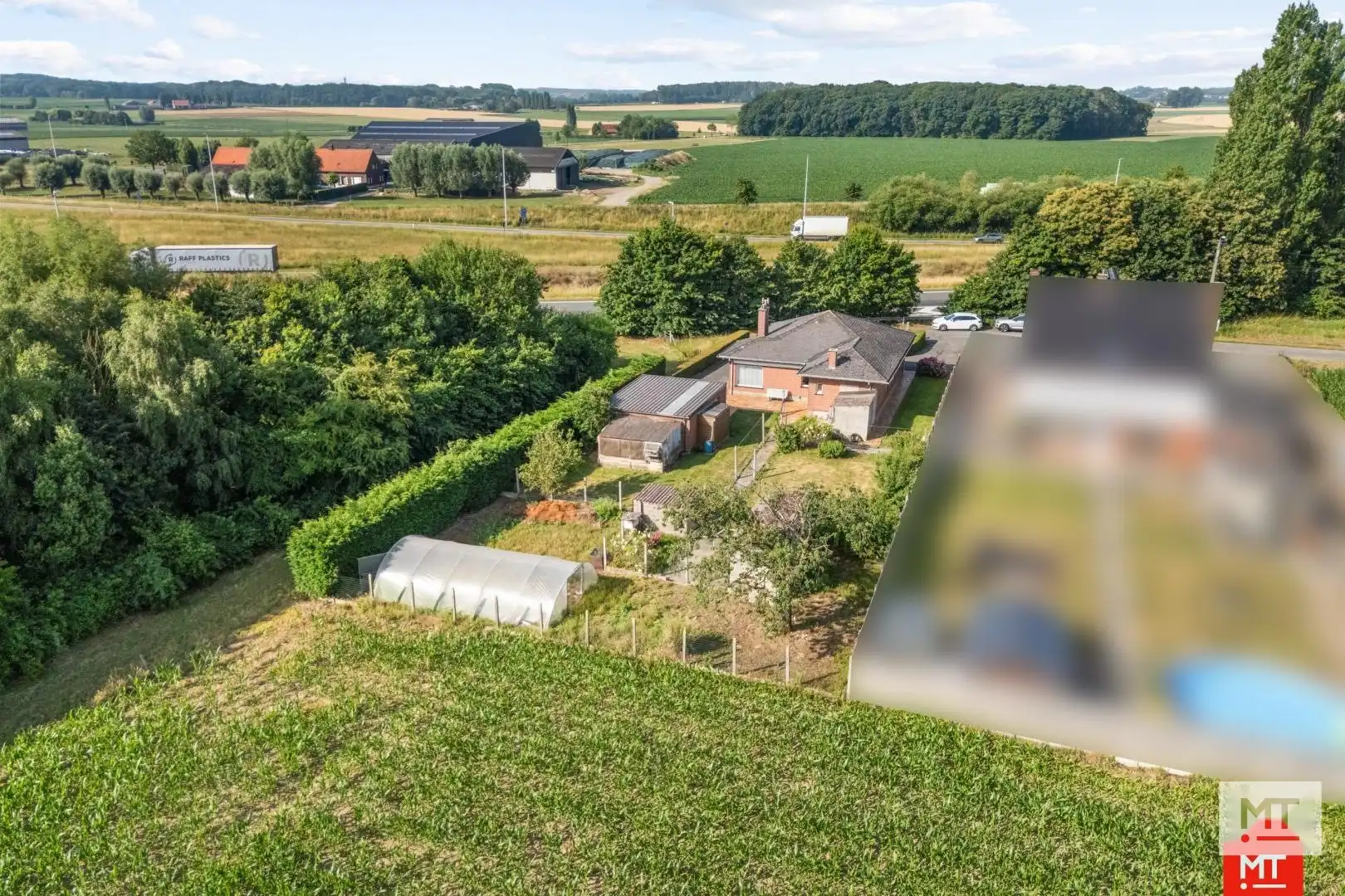 Alleenstaande woning met 3 slaapkamers, tuin en garage in het landelijke Zonnebeke foto 2